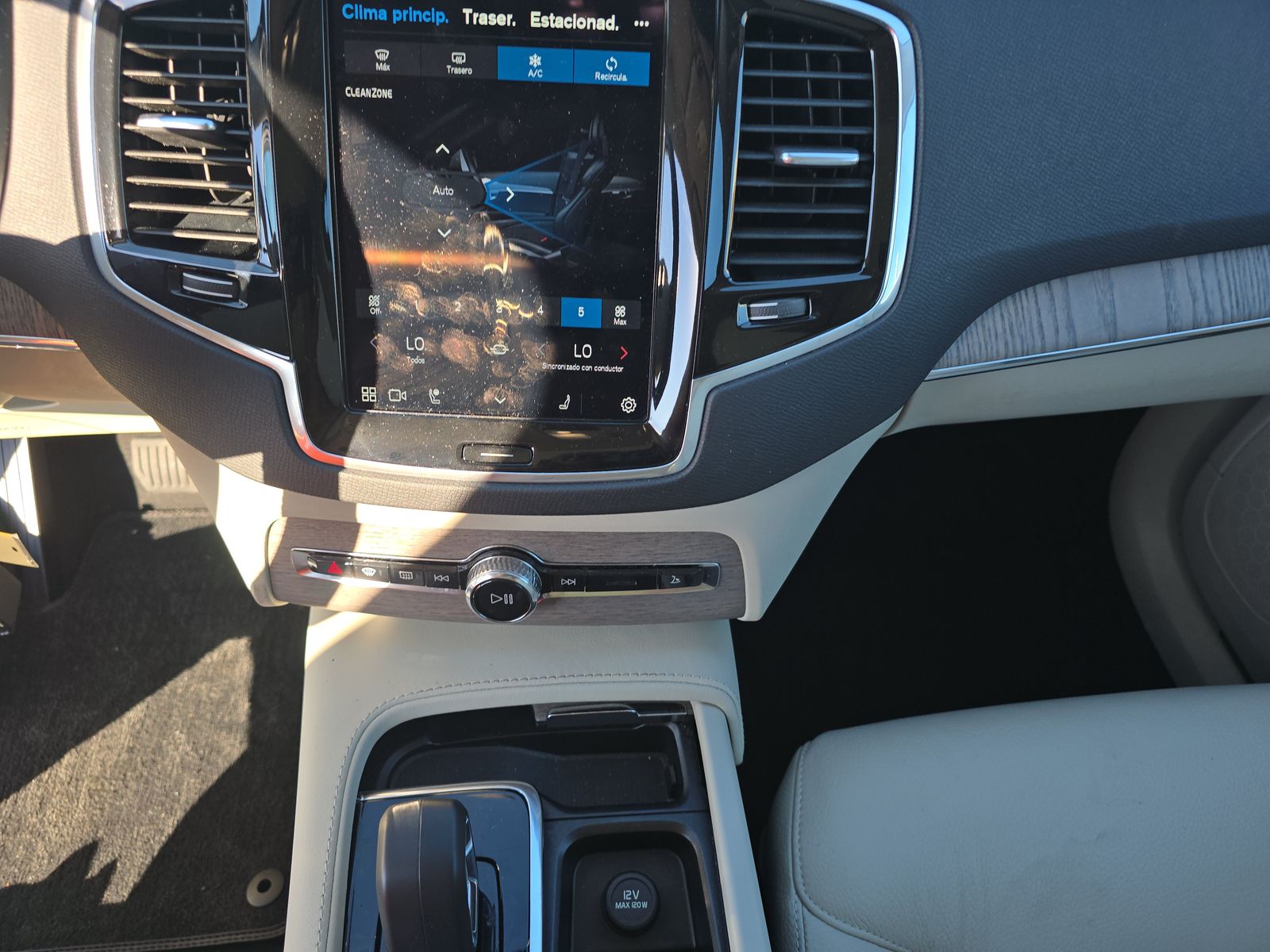 2024 Volvo XC90 B5 Plus AWD