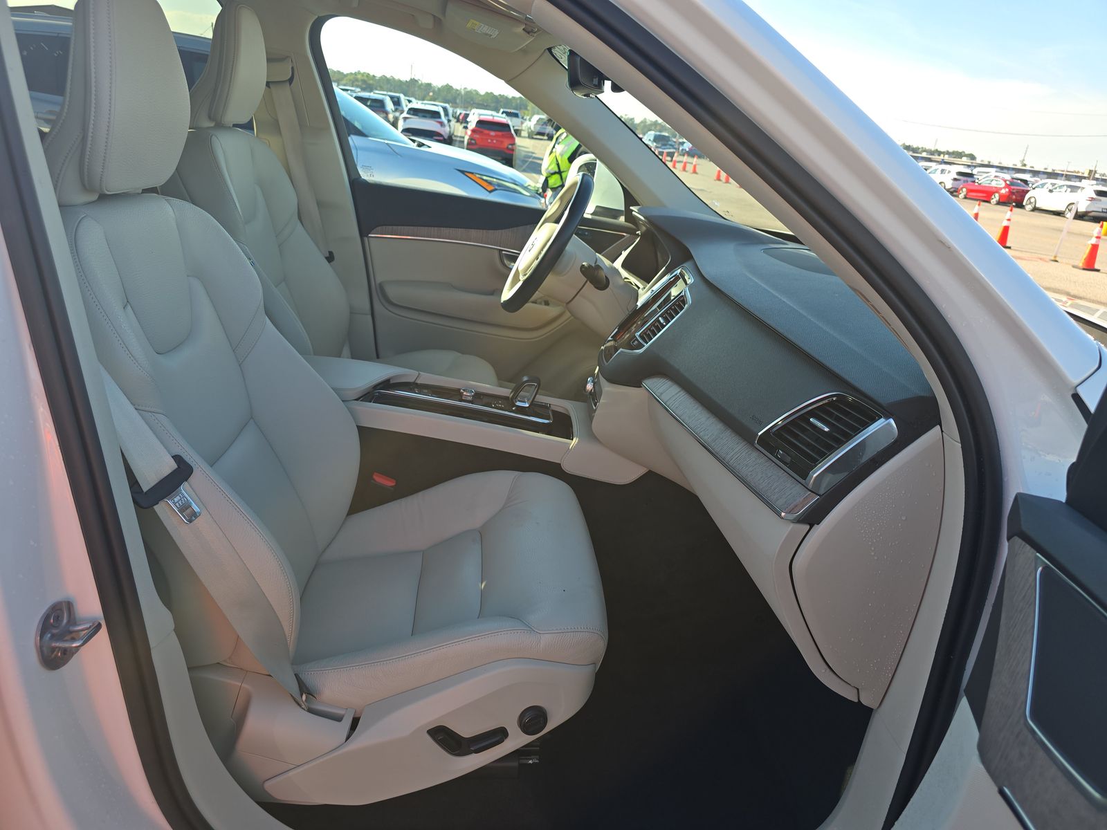 2024 Volvo XC90 B5 Plus AWD