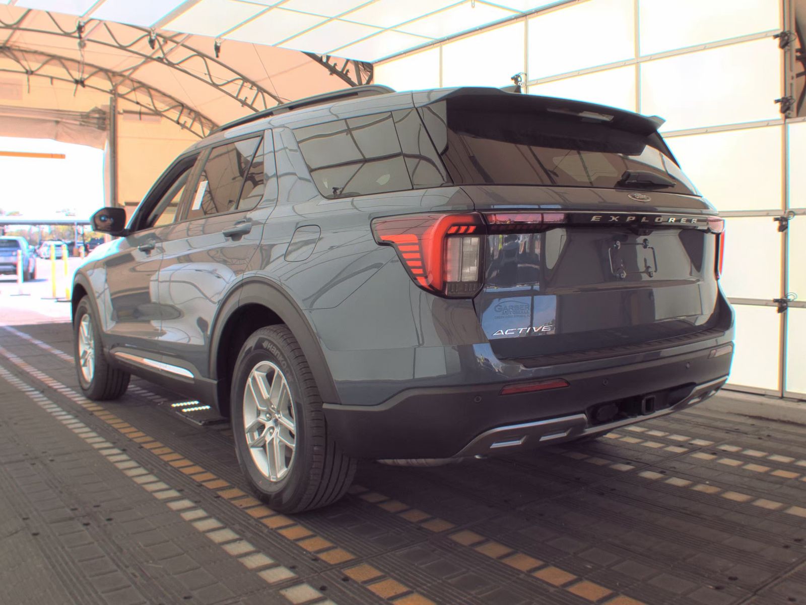 FORD EXPLORER - 9