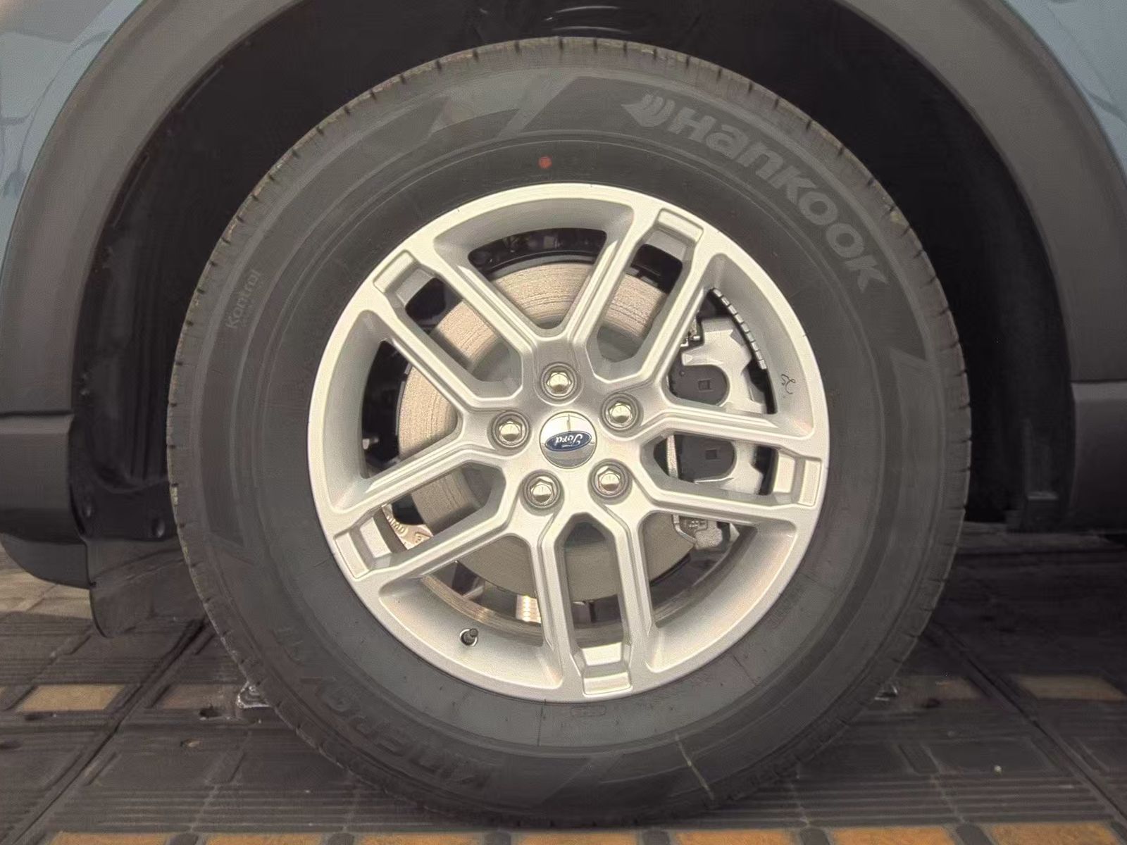 FORD EXPLORER - 10