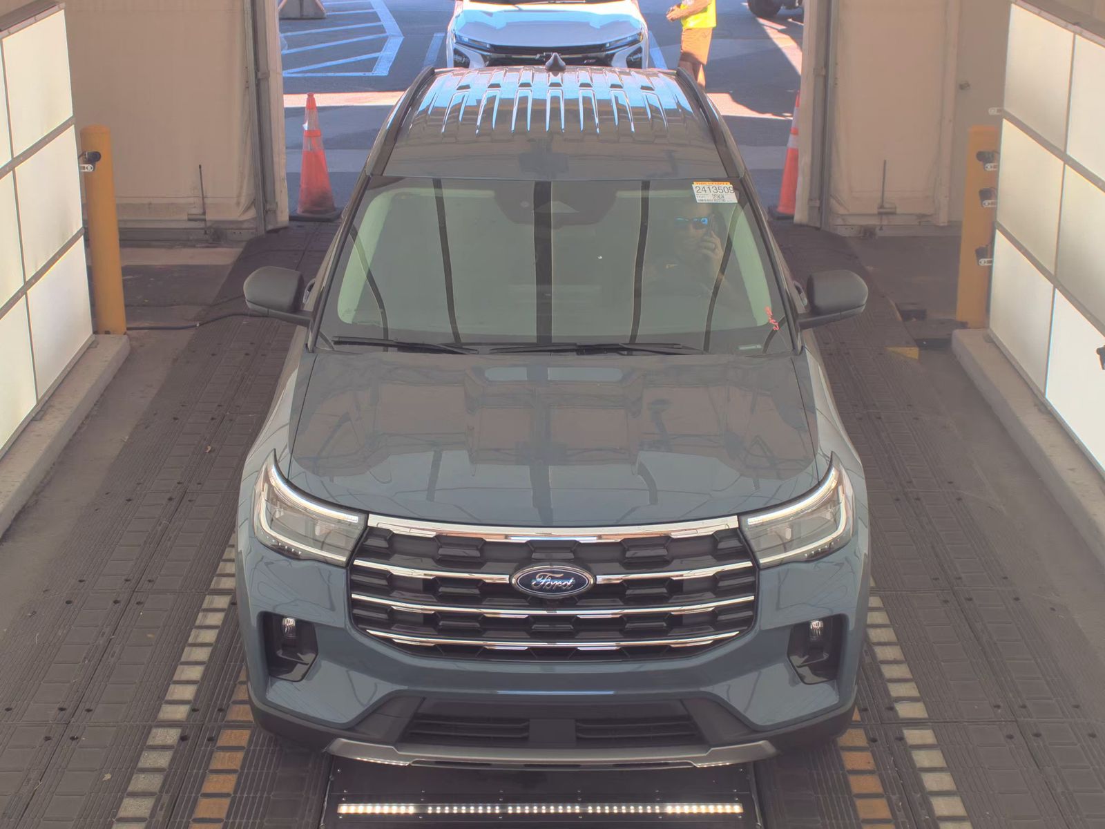 FORD EXPLORER - 3