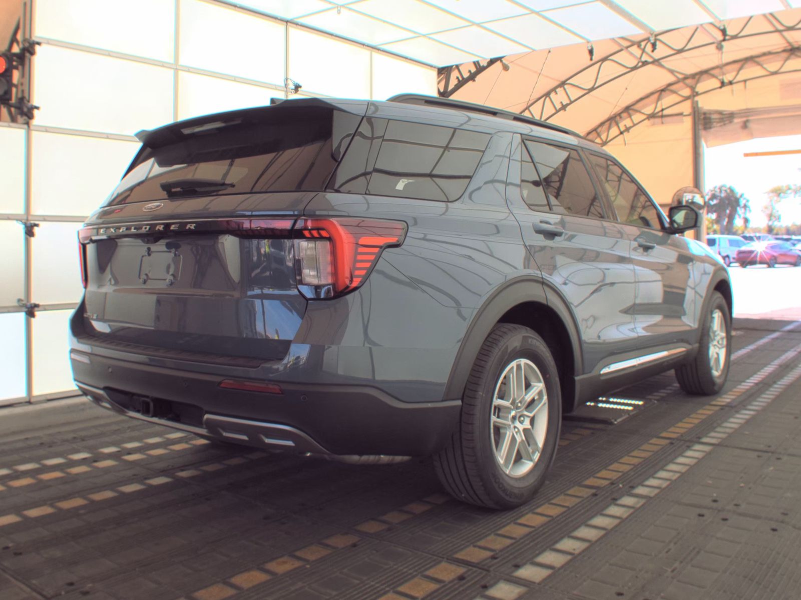 FORD EXPLORER - 6