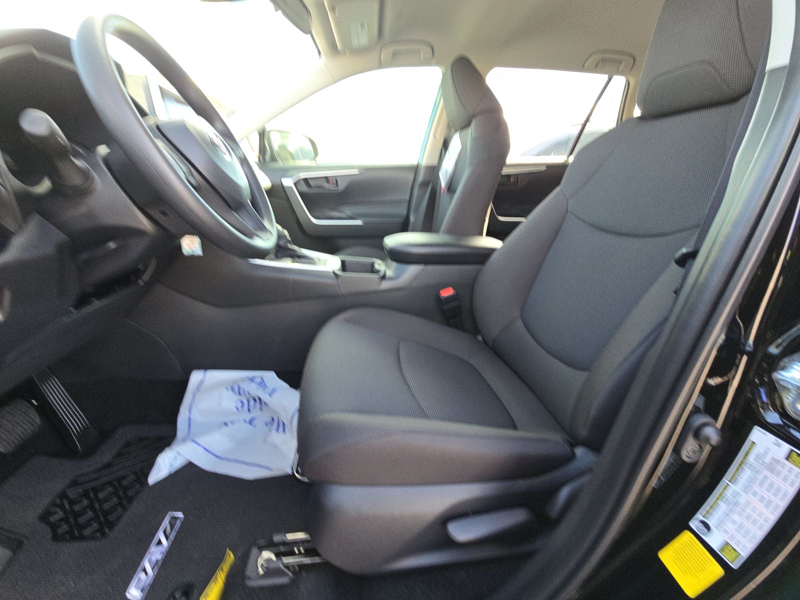 2025 Toyota RAV4 LE FWD