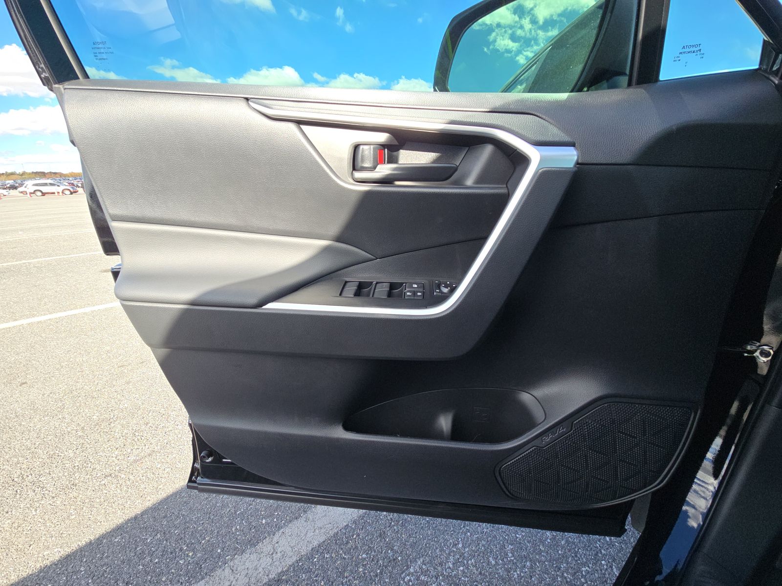 2025 Toyota RAV4 LE FWD