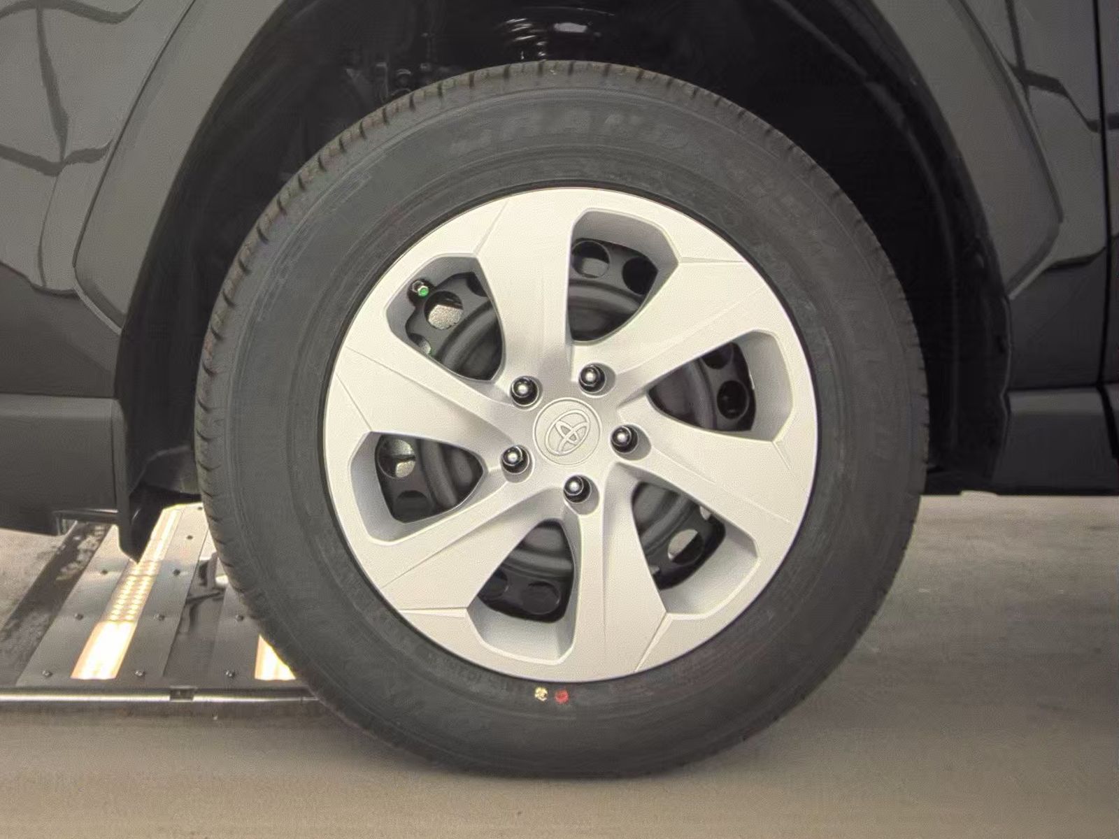 2025 Toyota RAV4 LE FWD