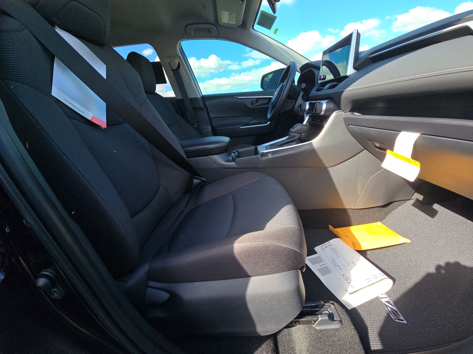 2025 Toyota RAV4 LE FWD