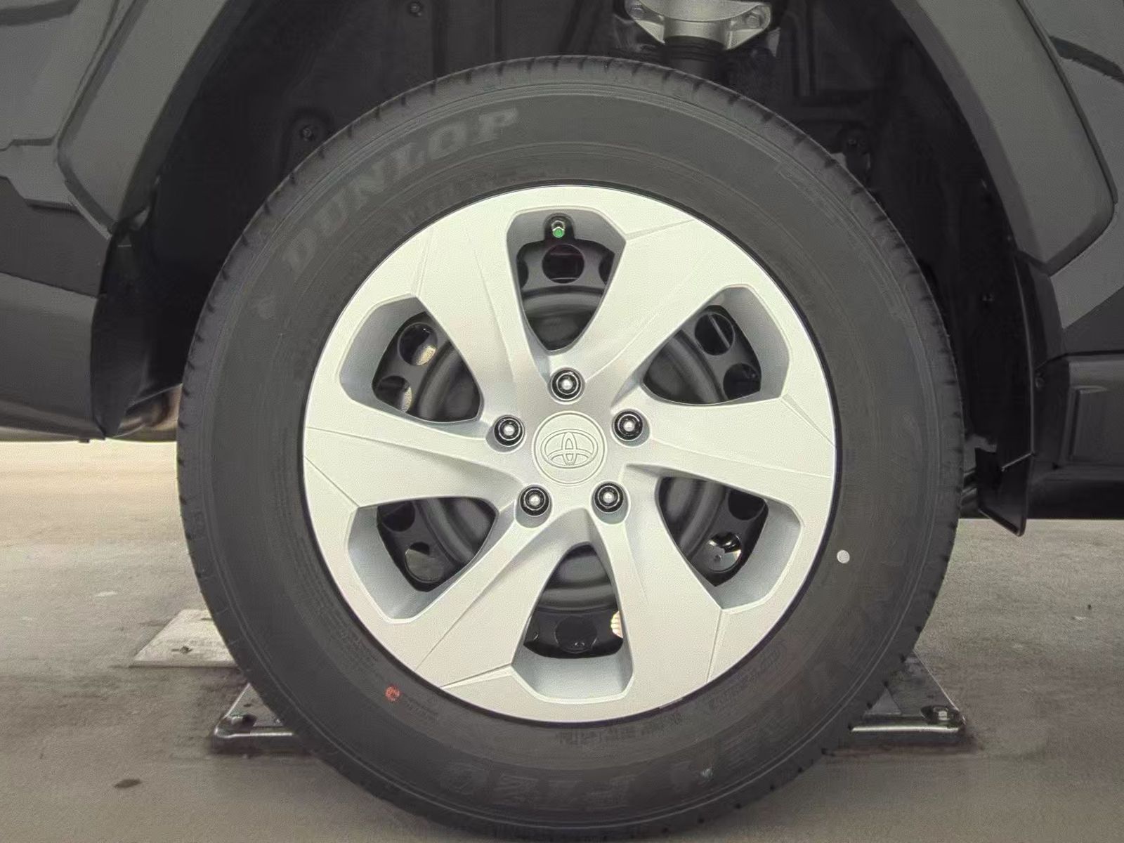 2025 Toyota RAV4 LE FWD