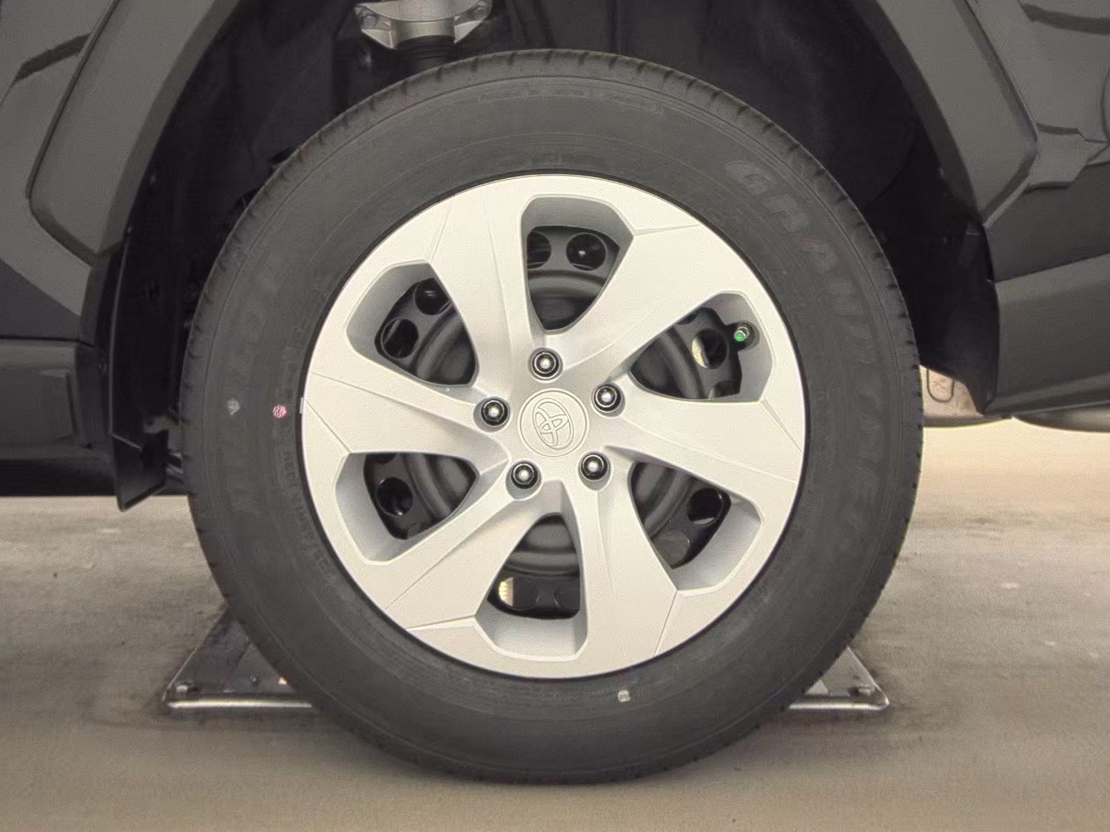 2025 Toyota RAV4 LE FWD