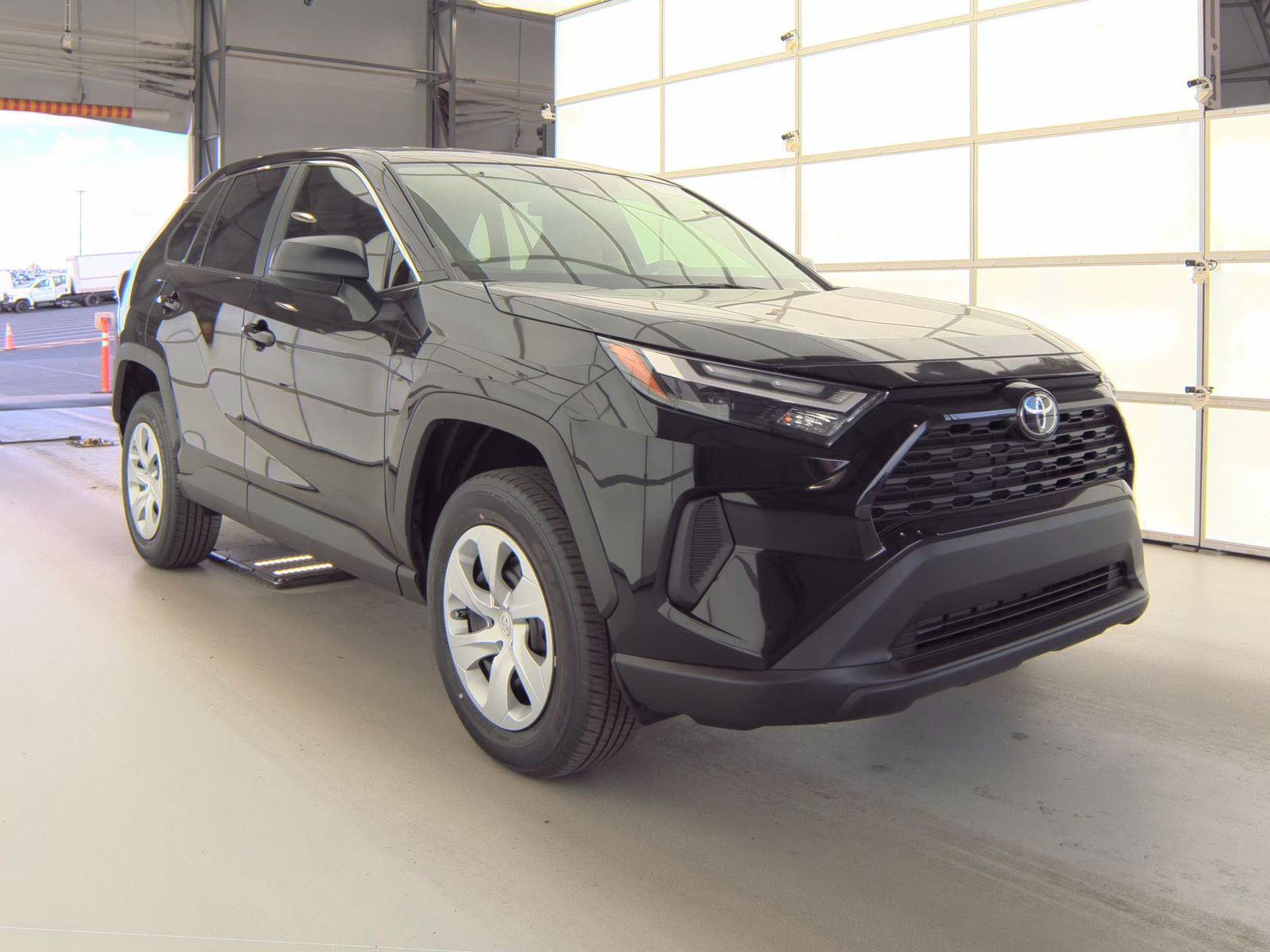 2025 Toyota RAV4 LE FWD