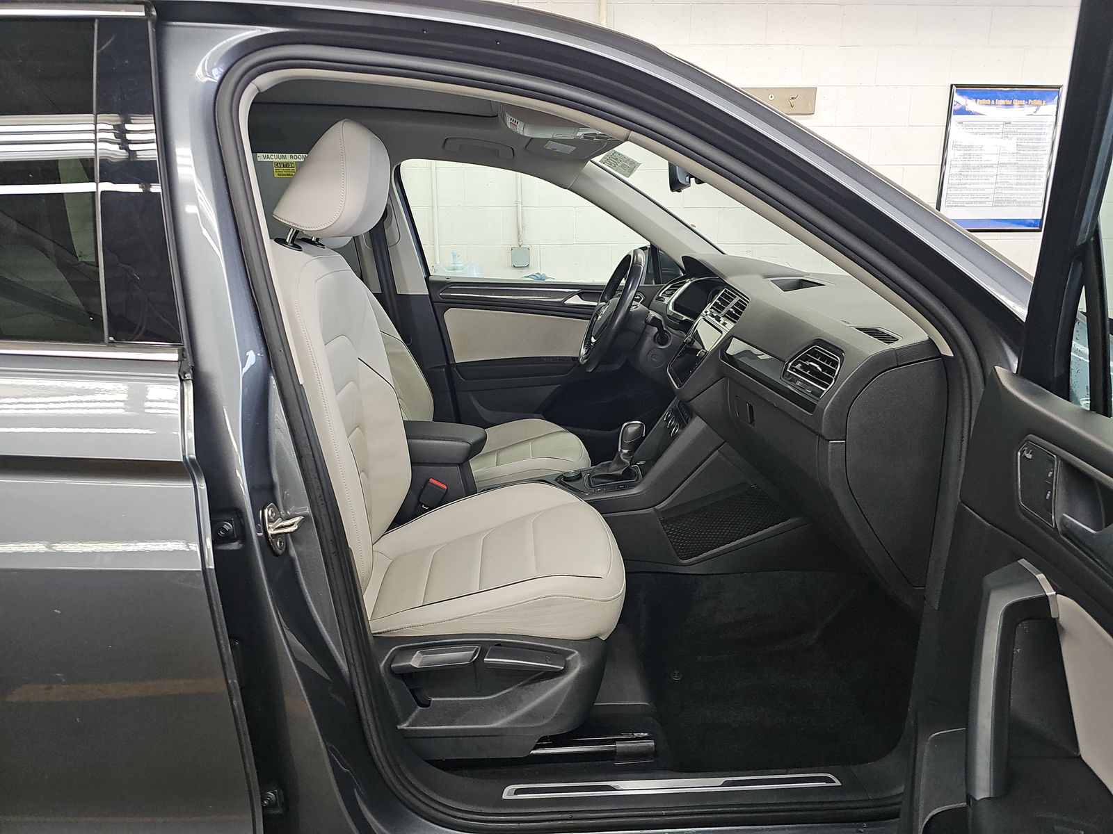 2019 Volkswagen Tiguan 2.0T SEL Premium R-Line AWD