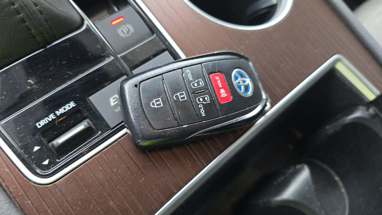 2023 Toyota Sienna LE AWD