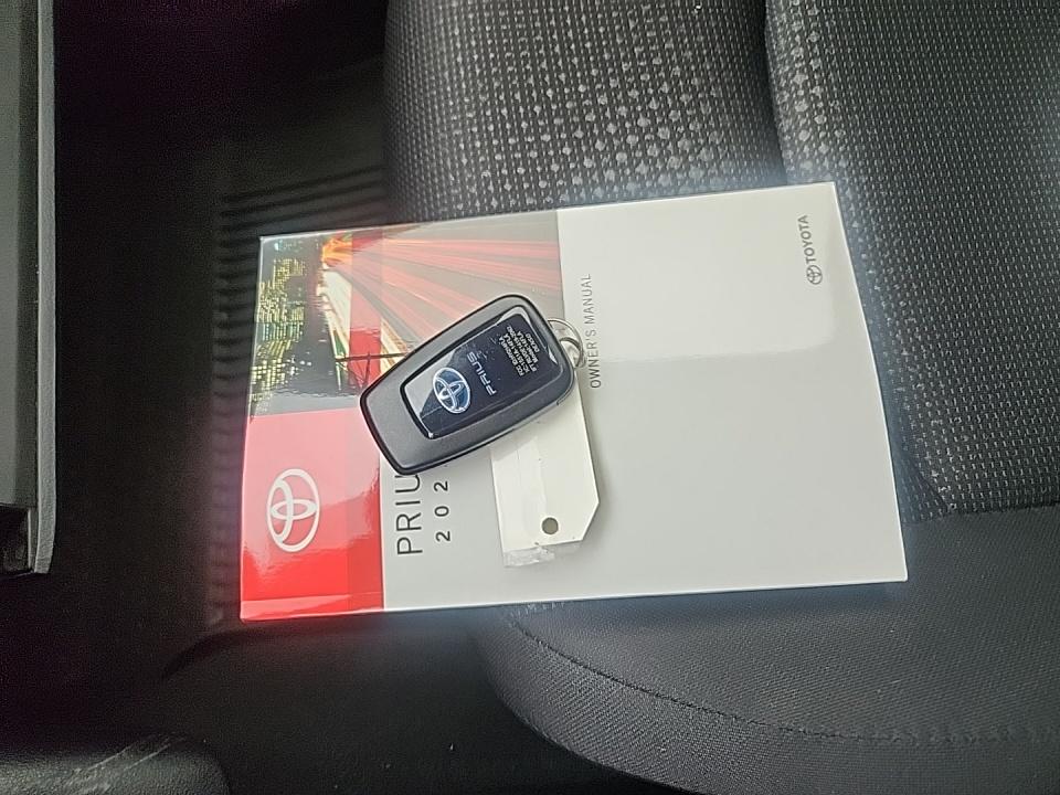 2022 Toyota Prius LE AWD