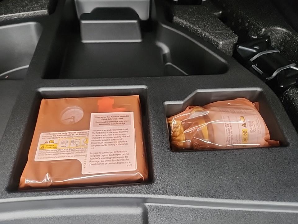 2022 Toyota Prius LE AWD