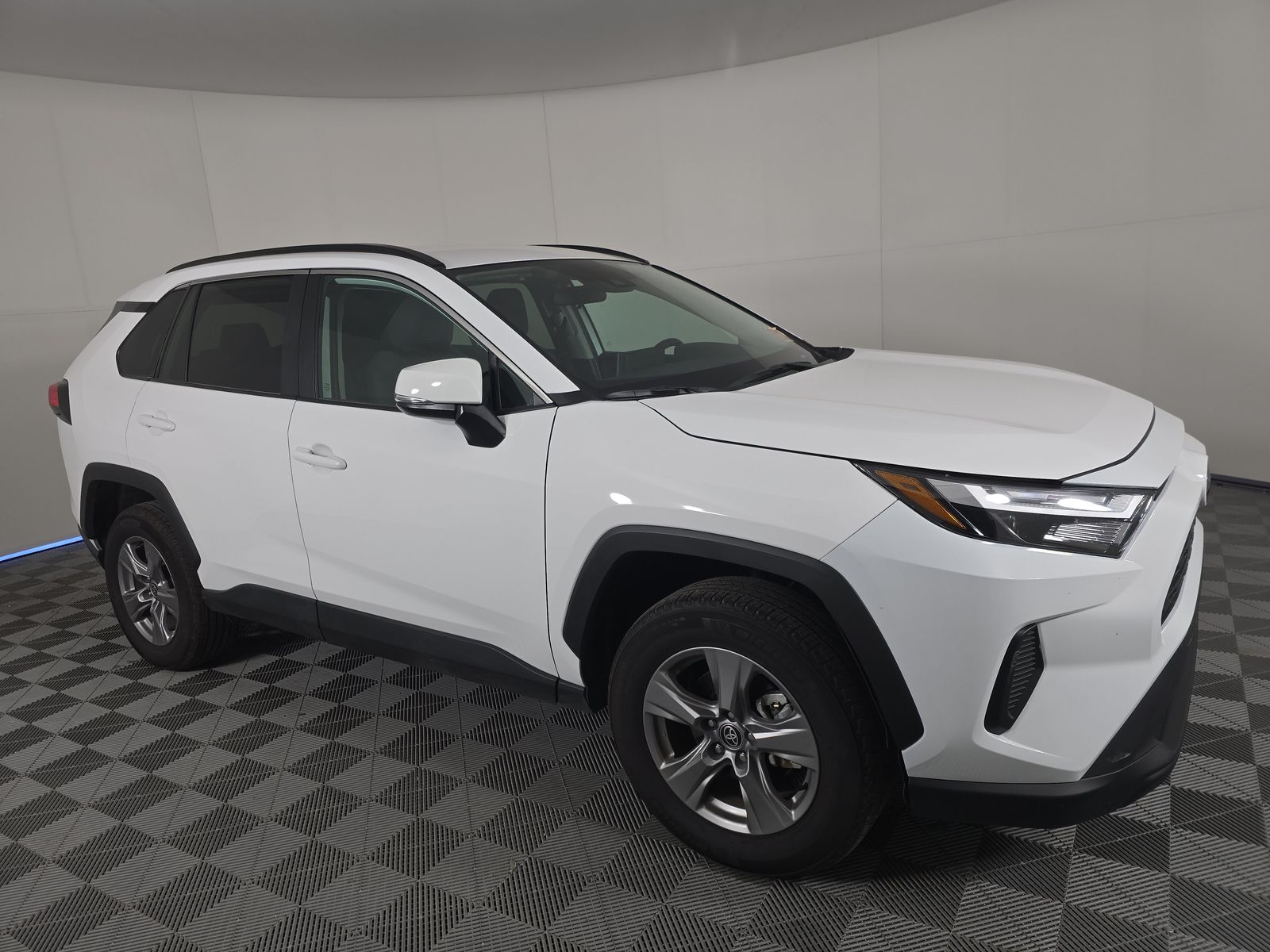 2025 Toyota RAV4 XLE FWD
