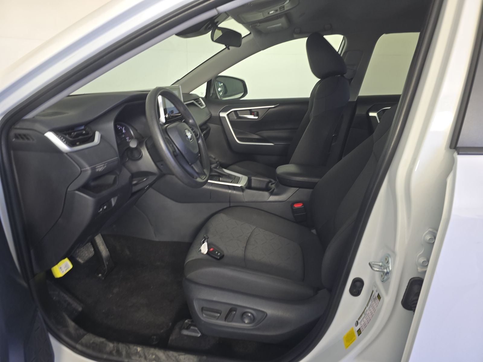 2025 Toyota RAV4 XLE FWD