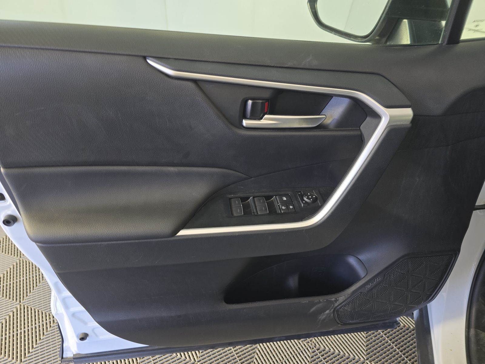 2025 Toyota RAV4 XLE FWD