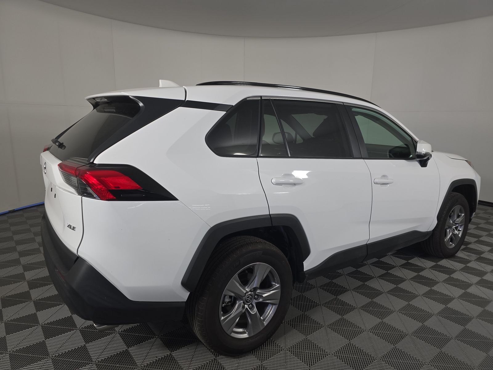 2025 Toyota RAV4 XLE FWD