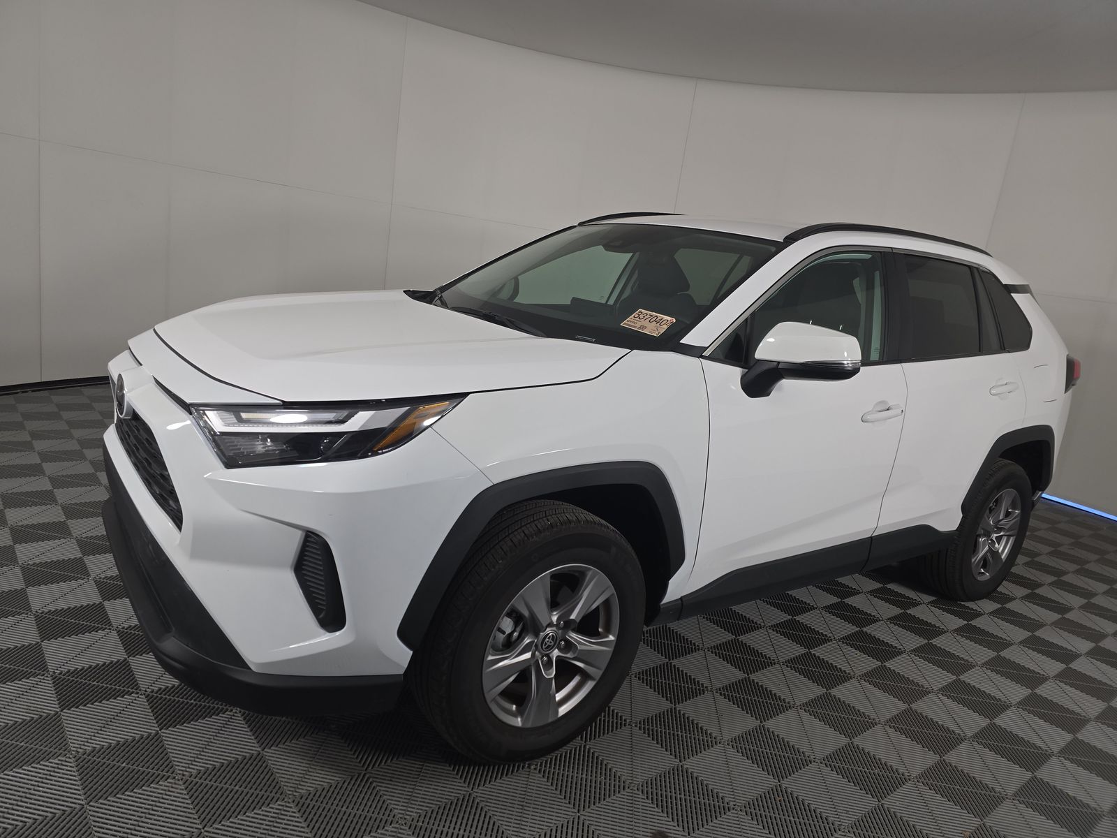 2025 Toyota RAV4 XLE FWD