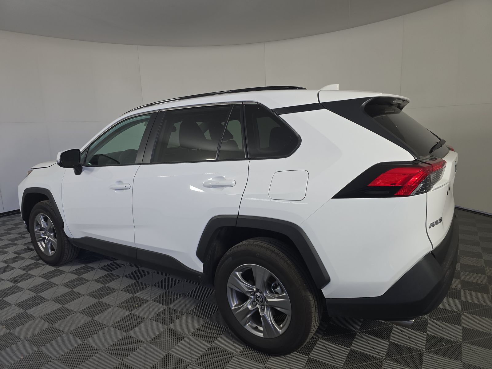 2025 Toyota RAV4 XLE FWD