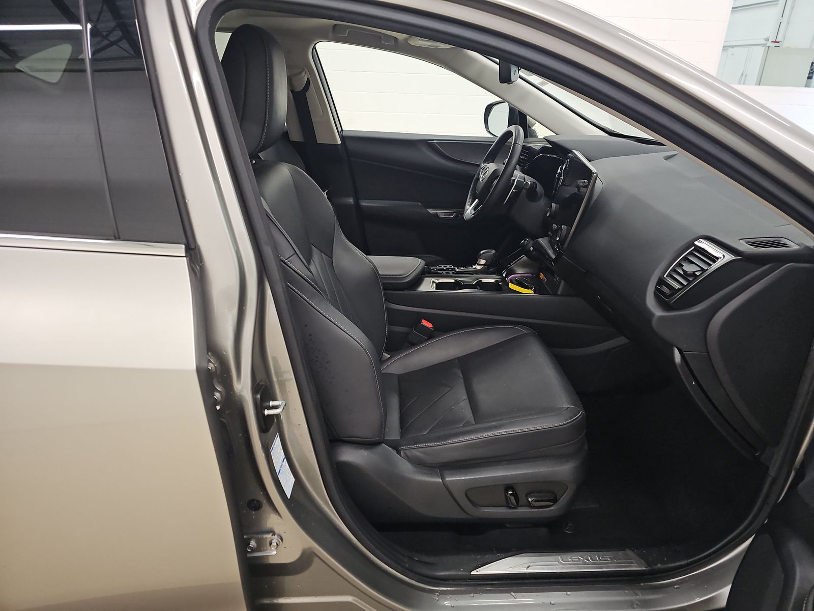 2022 Lexus NX NX 450h+ Luxury AWD