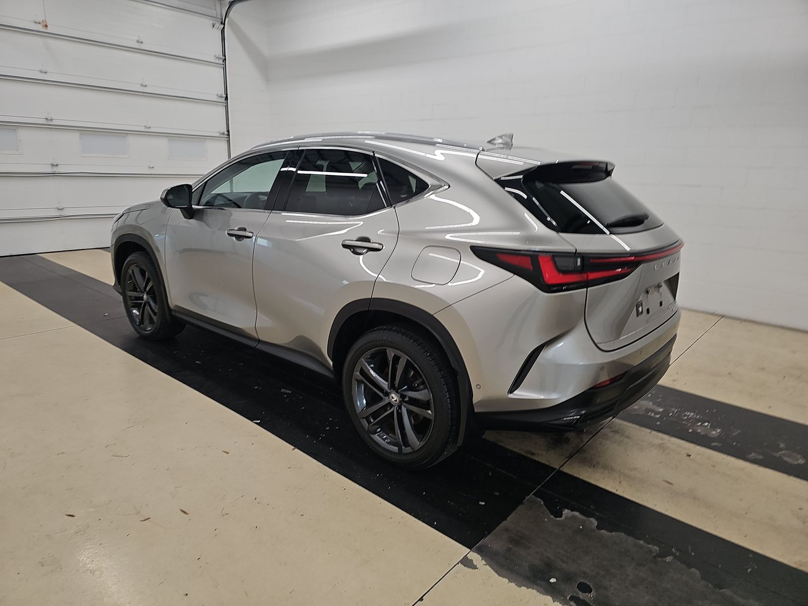 2022 Lexus NX NX 450h+ Luxury AWD