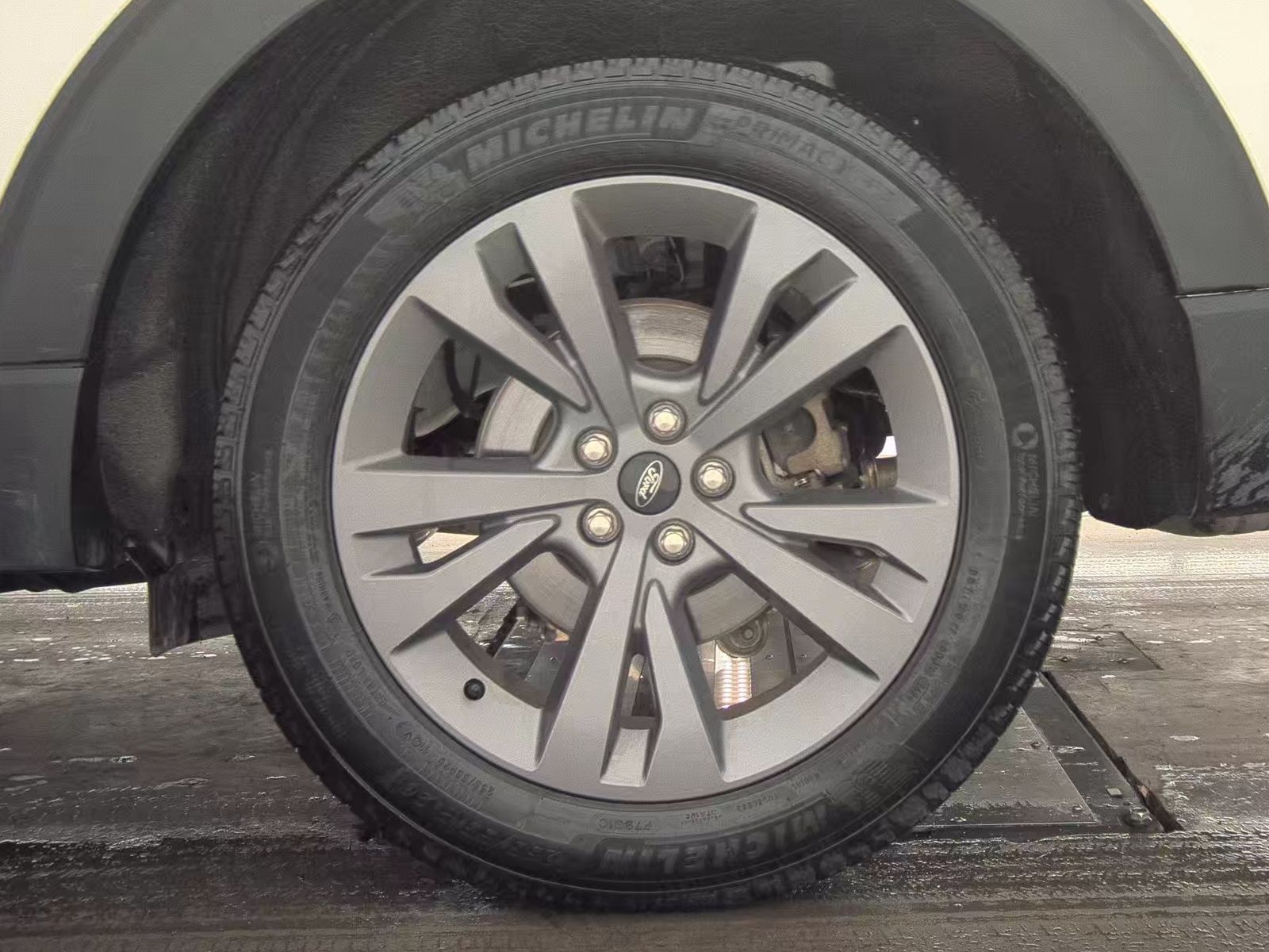 2025 Ford Explorer Active AWD