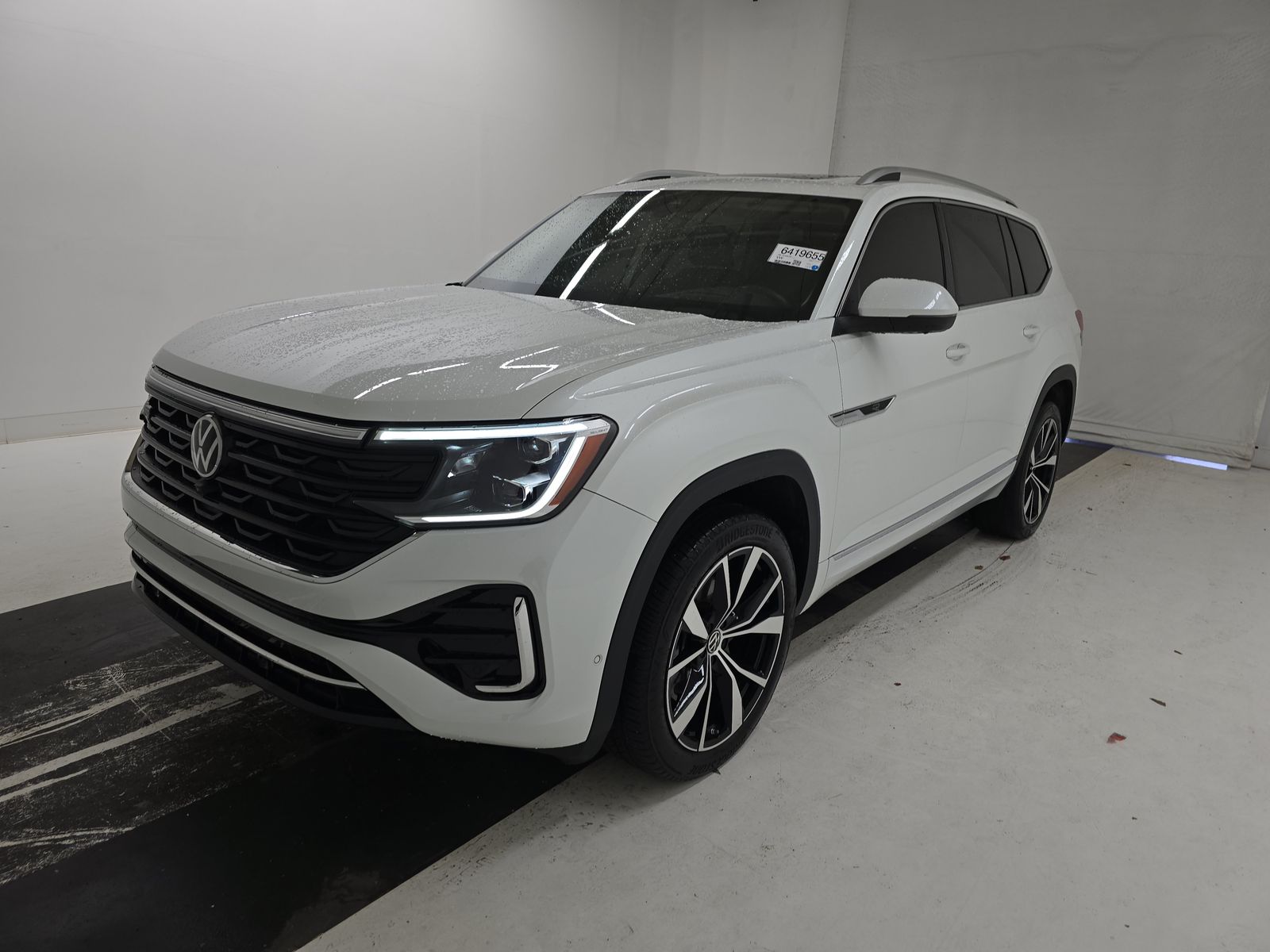 2024 Volkswagen Atlas 2.0T SEL Premium R-Line AWD