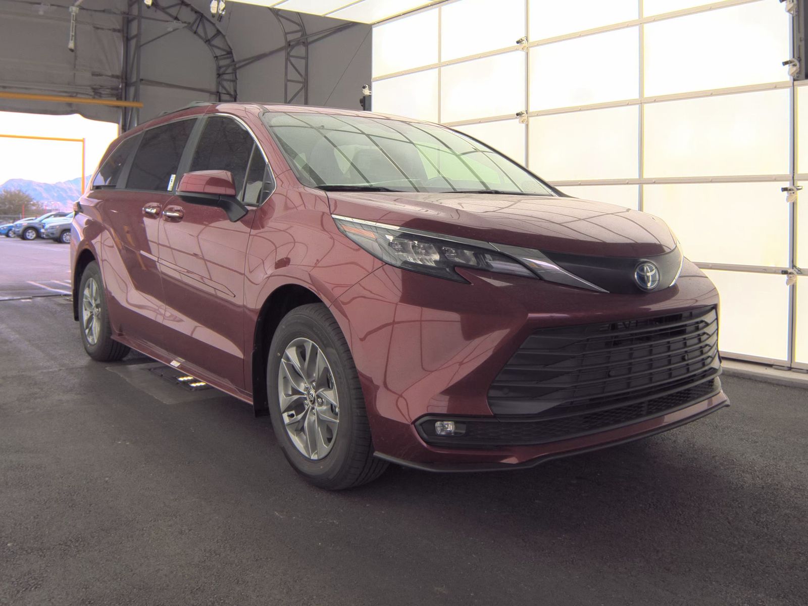 2025 Toyota Sienna XLE FWD