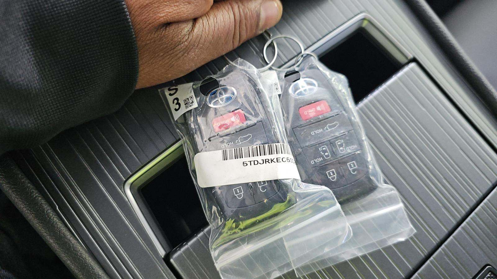 2025 Toyota Sienna XLE FWD