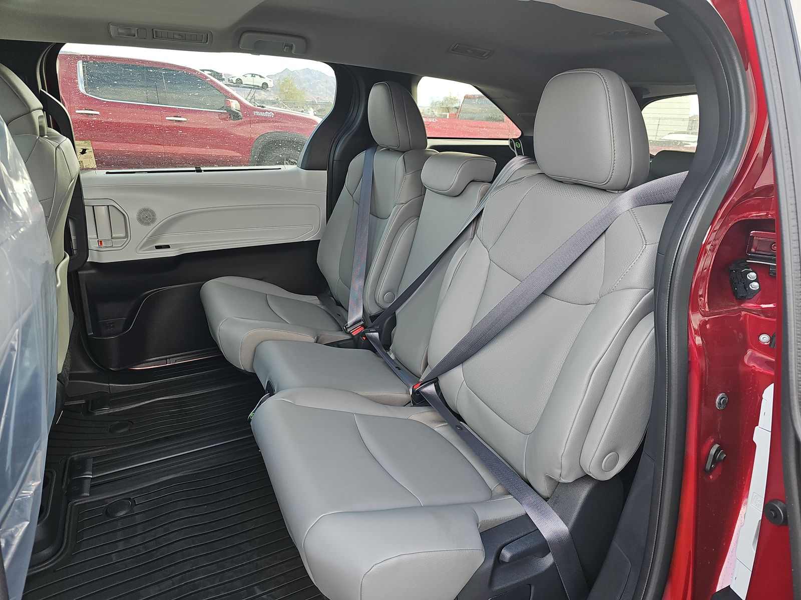 2025 Toyota Sienna XLE FWD