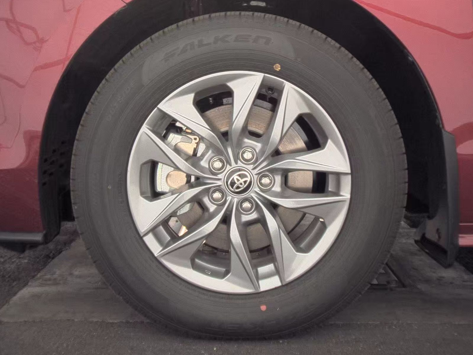 2025 Toyota Sienna XLE FWD