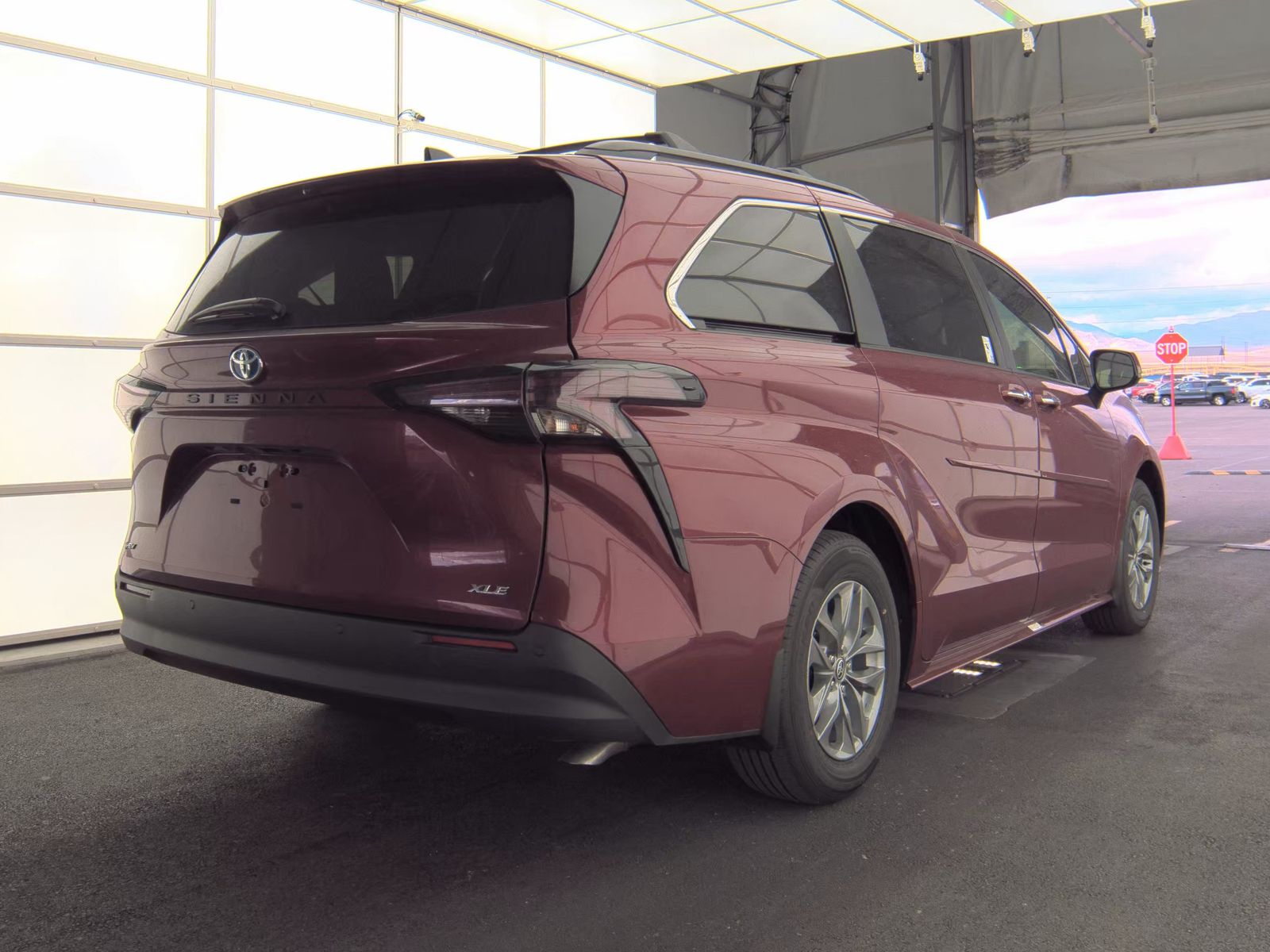 2025 Toyota Sienna XLE FWD