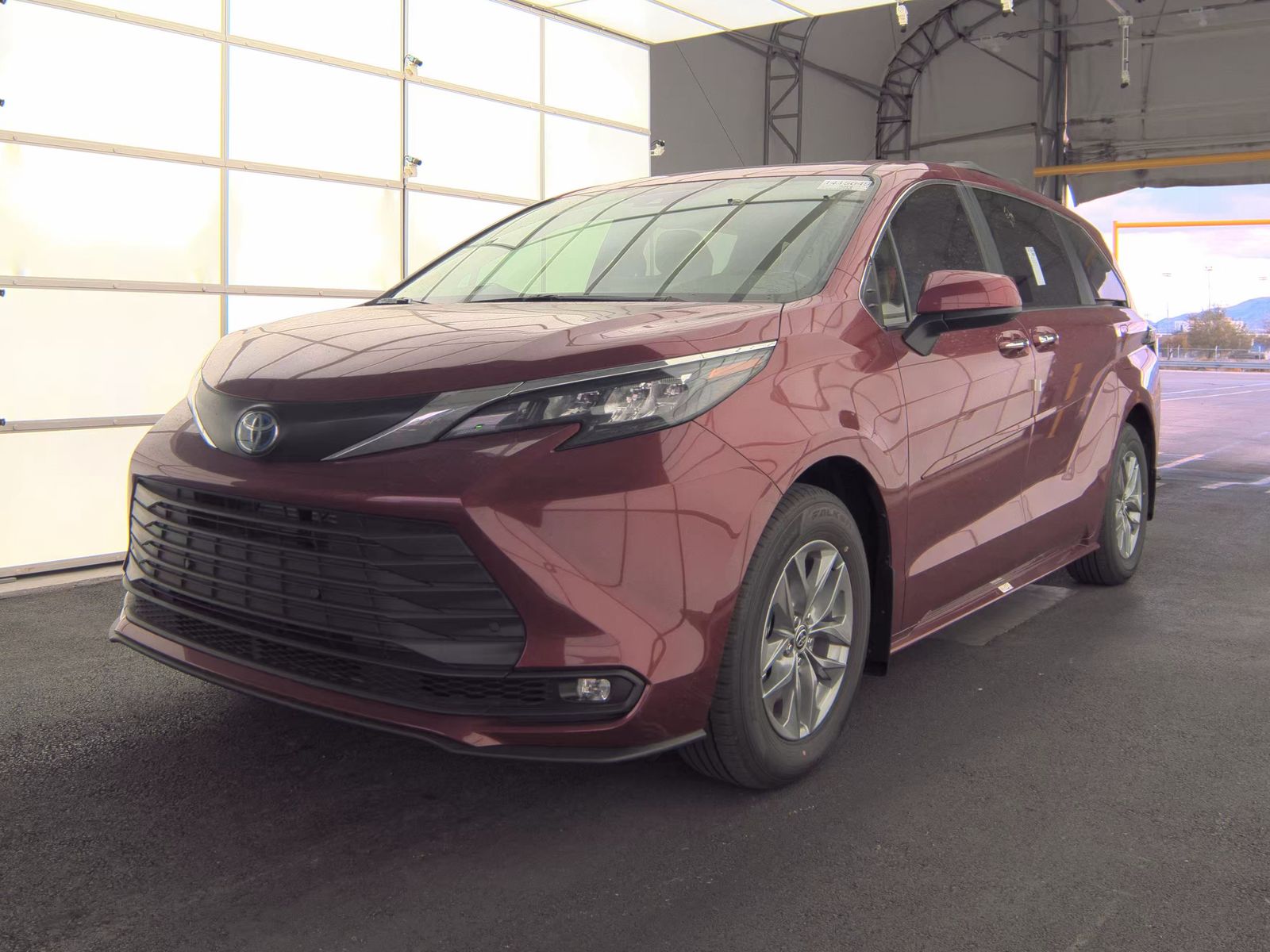 2025 Toyota Sienna XLE FWD
