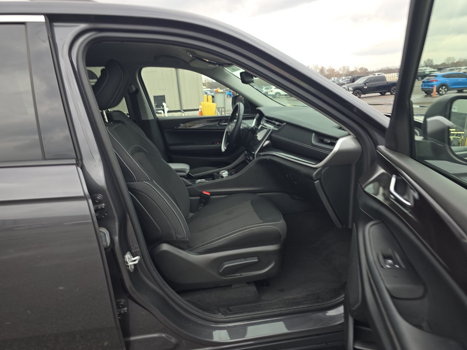 2022 Jeep Grand Cherokee Laredo AWD