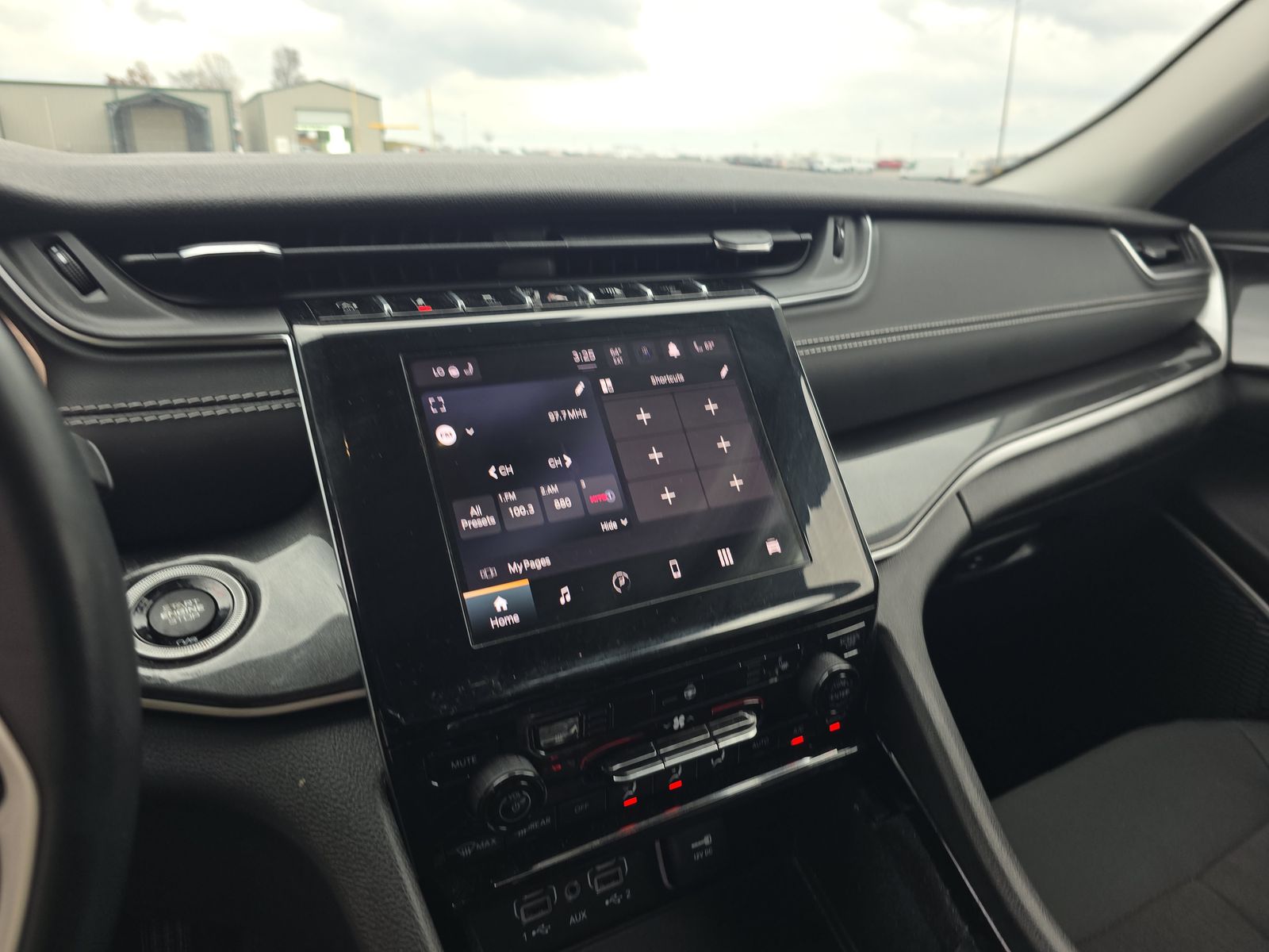 2022 Jeep Grand Cherokee Laredo AWD