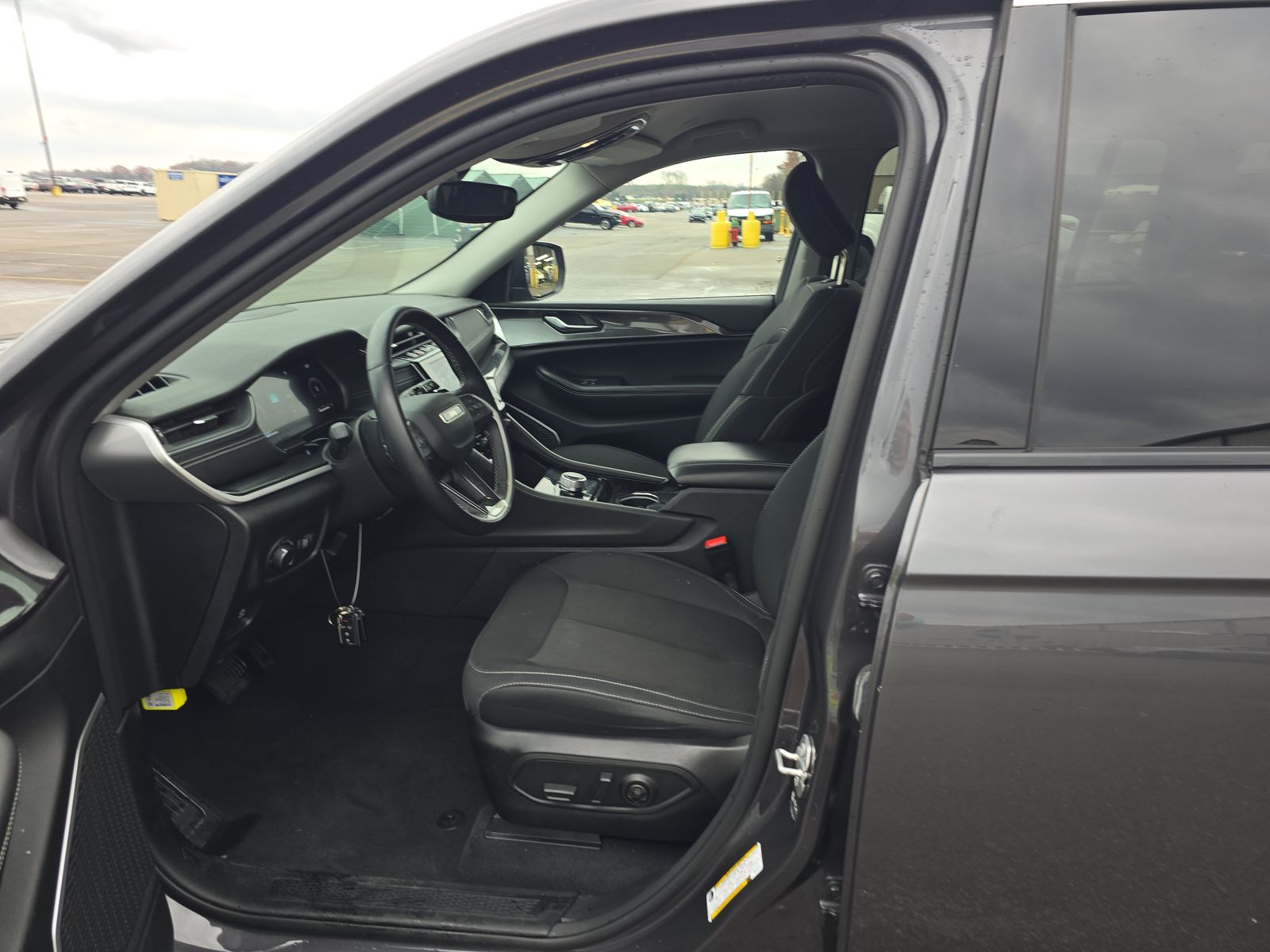 2022 Jeep Grand Cherokee Laredo AWD