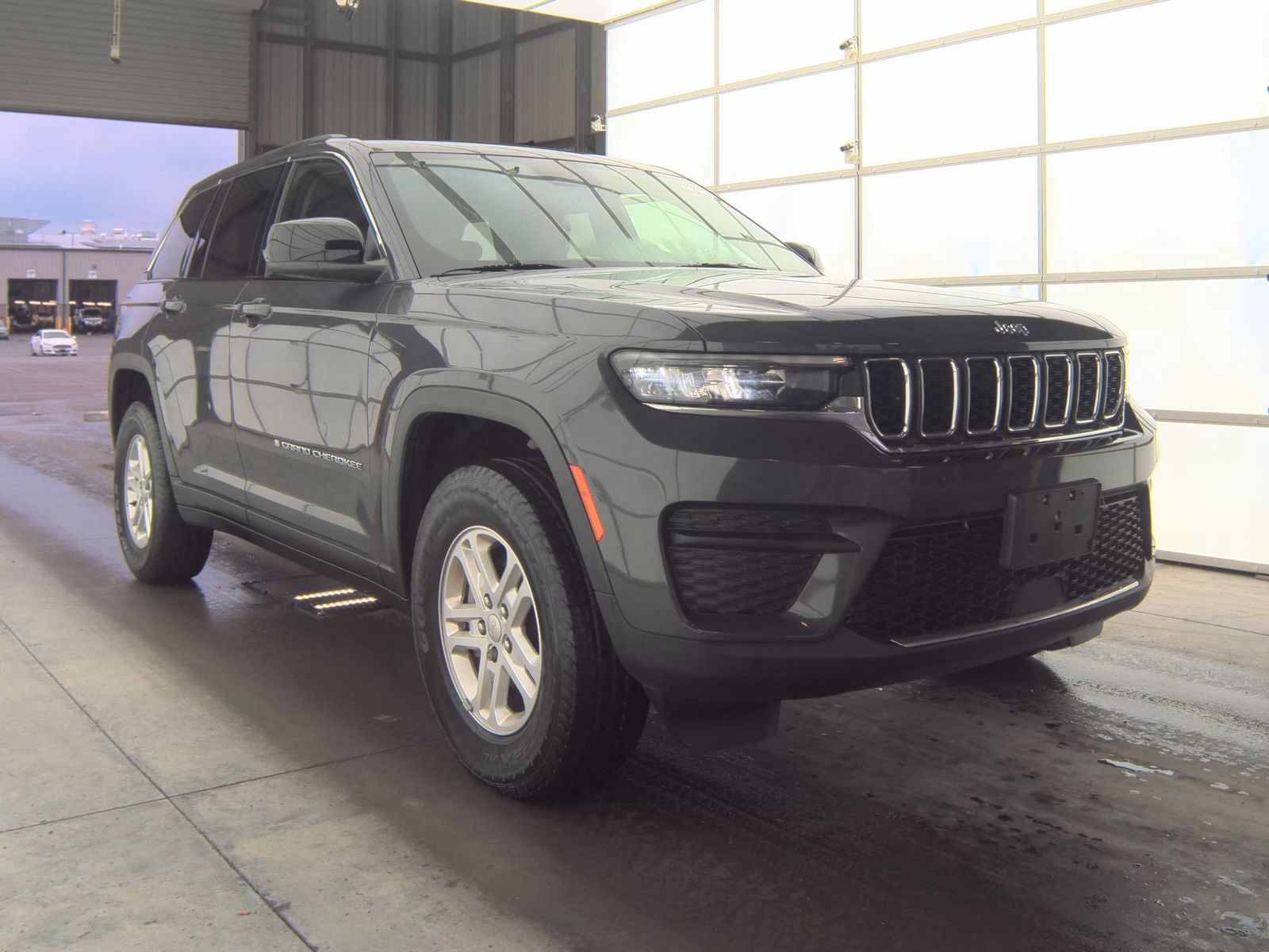 2022 Jeep Grand Cherokee Laredo AWD