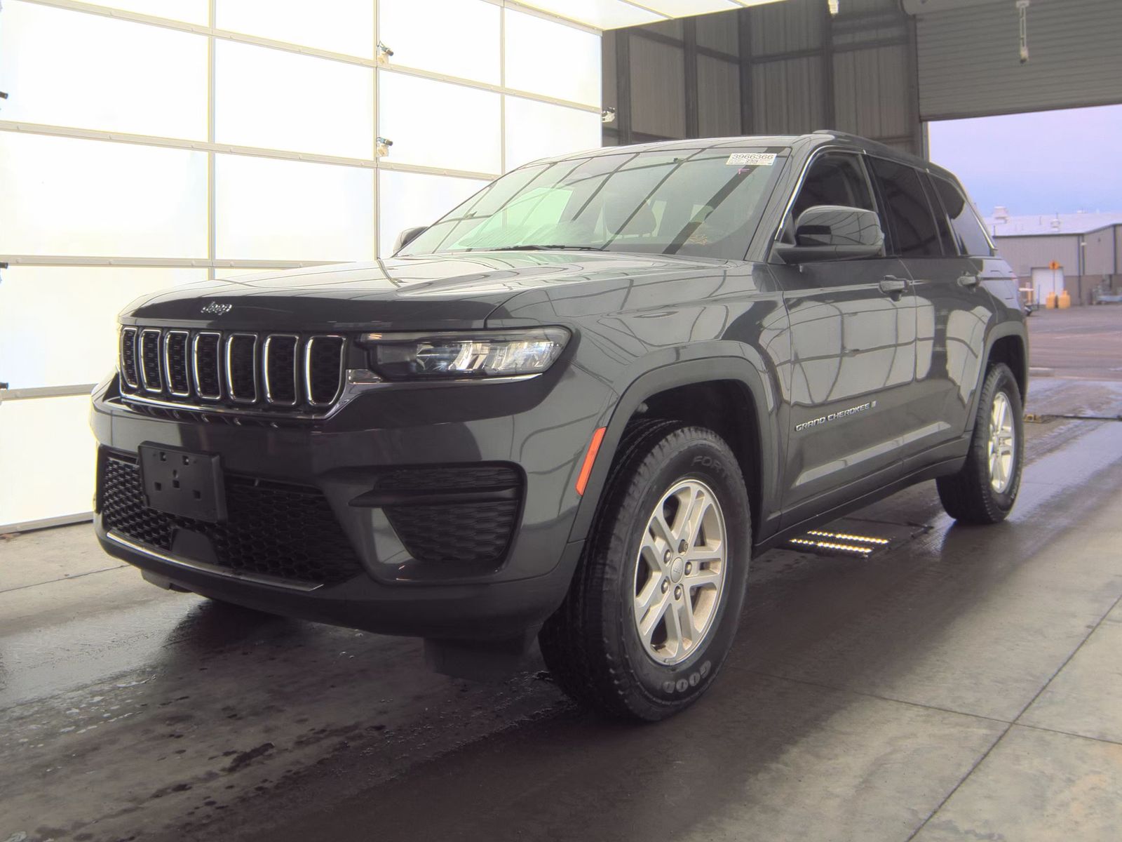 2022 Jeep Grand Cherokee Laredo AWD