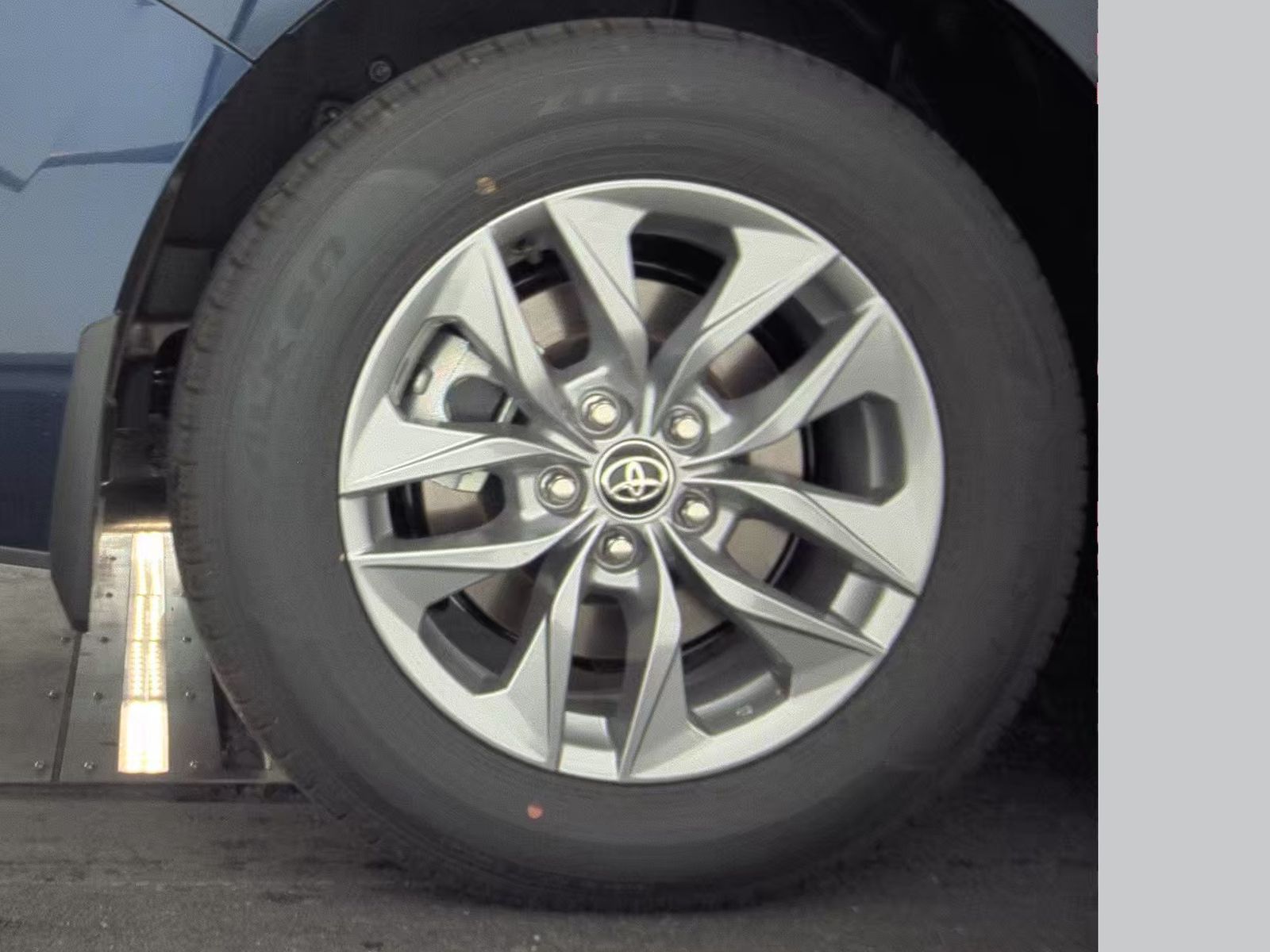 2025 Toyota Sienna XLE FWD