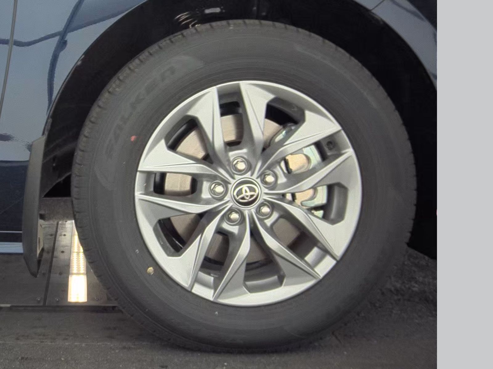 2025 Toyota Sienna XLE FWD