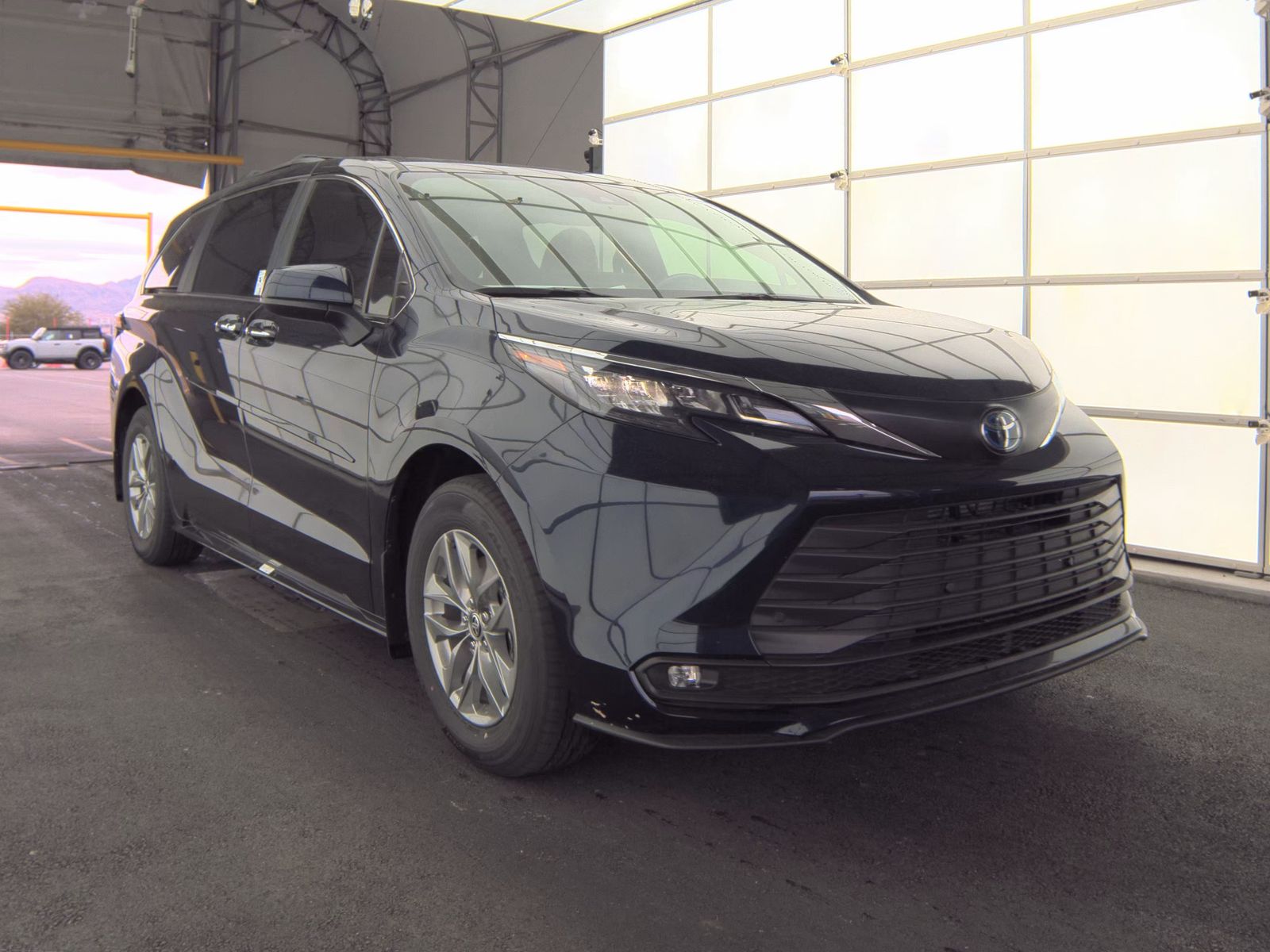 2025 Toyota Sienna XLE FWD