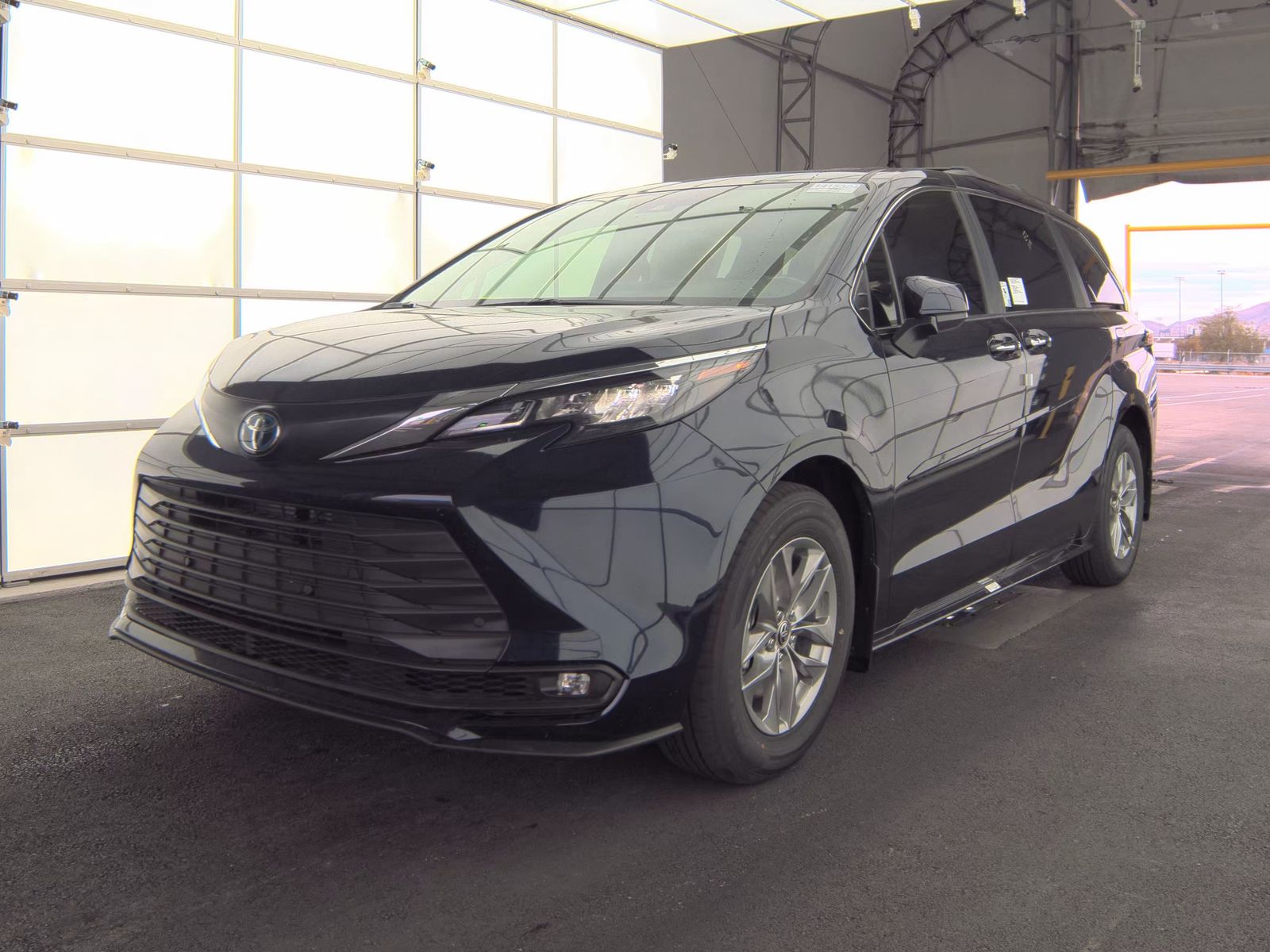 2025 Toyota Sienna XLE FWD