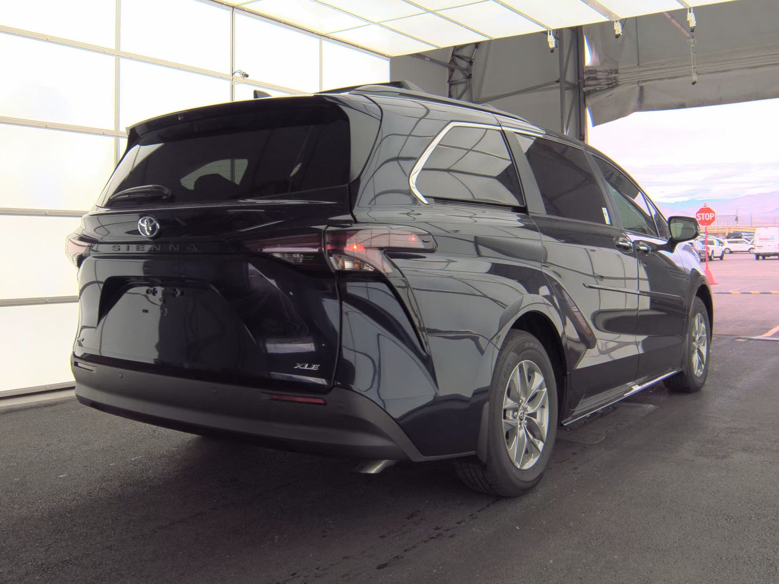 2025 Toyota Sienna XLE FWD