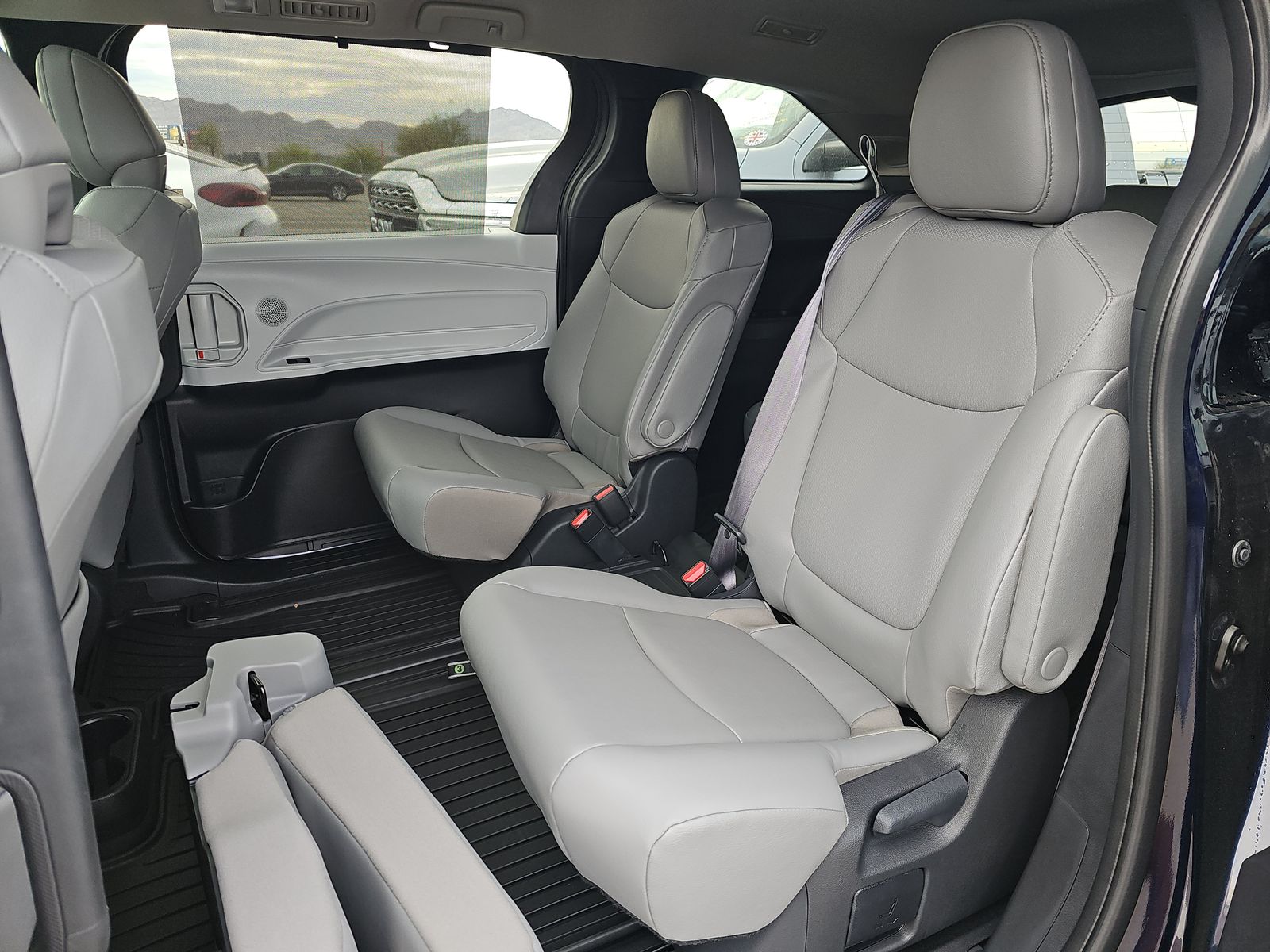 2025 Toyota Sienna XLE FWD