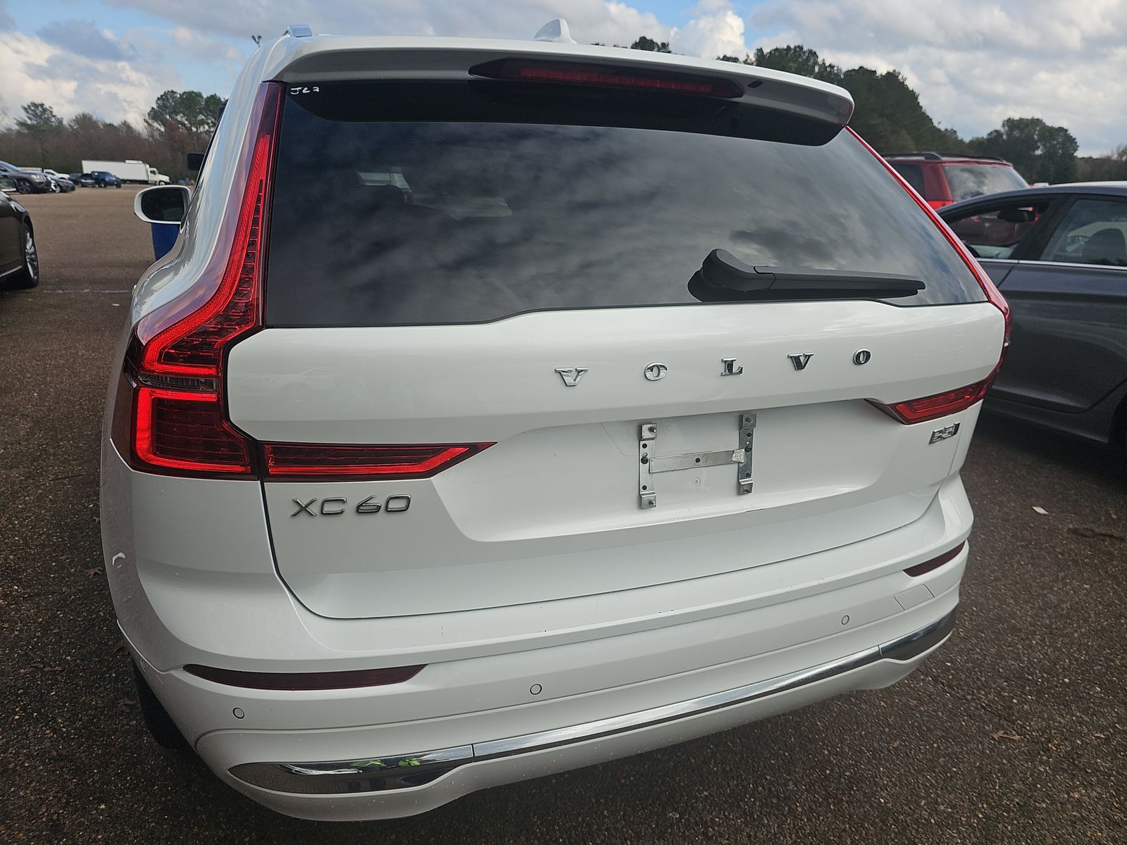 2023 Volvo XC60 B5 Plus AWD