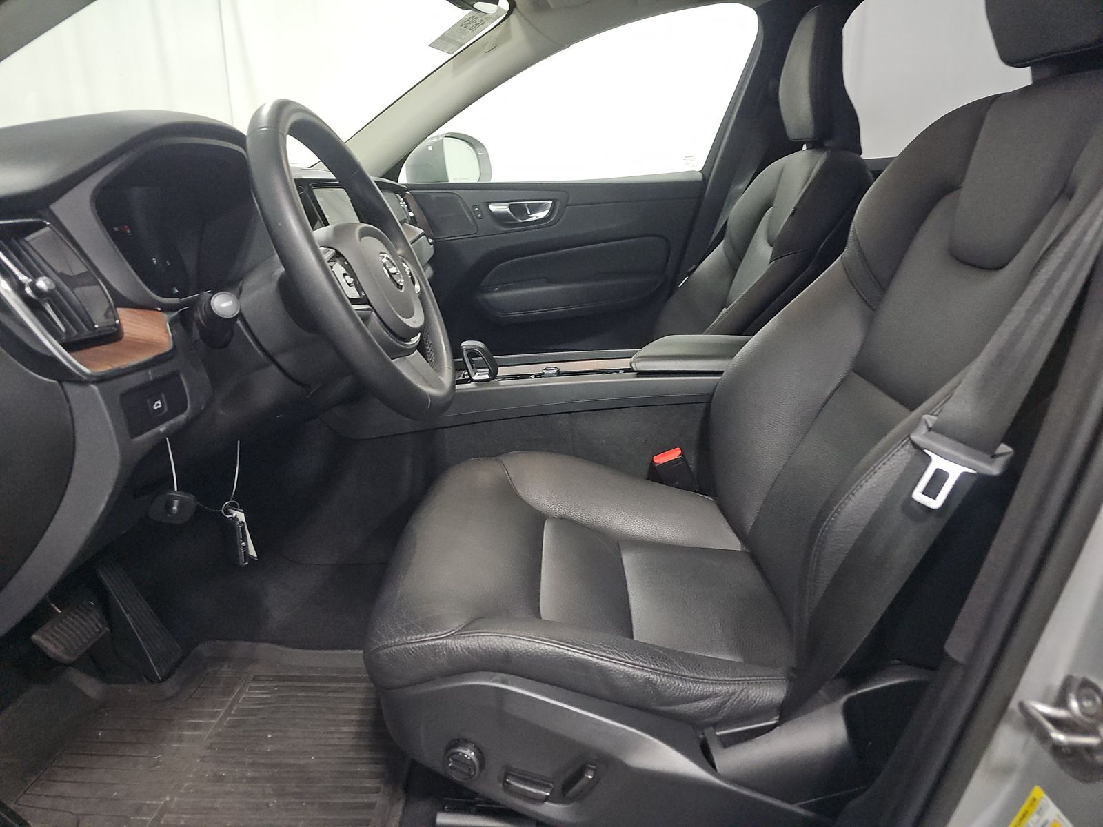 2023 Volvo XC60 B5 Plus AWD