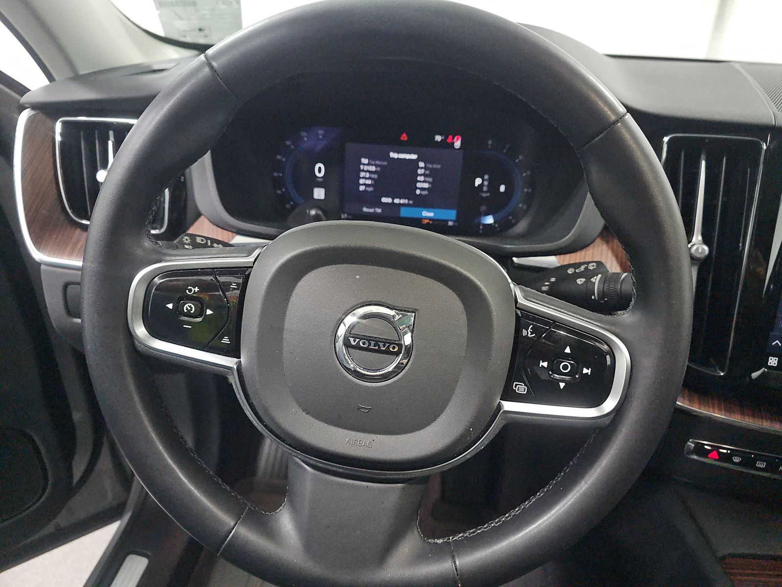 2023 Volvo XC60 B5 Plus AWD