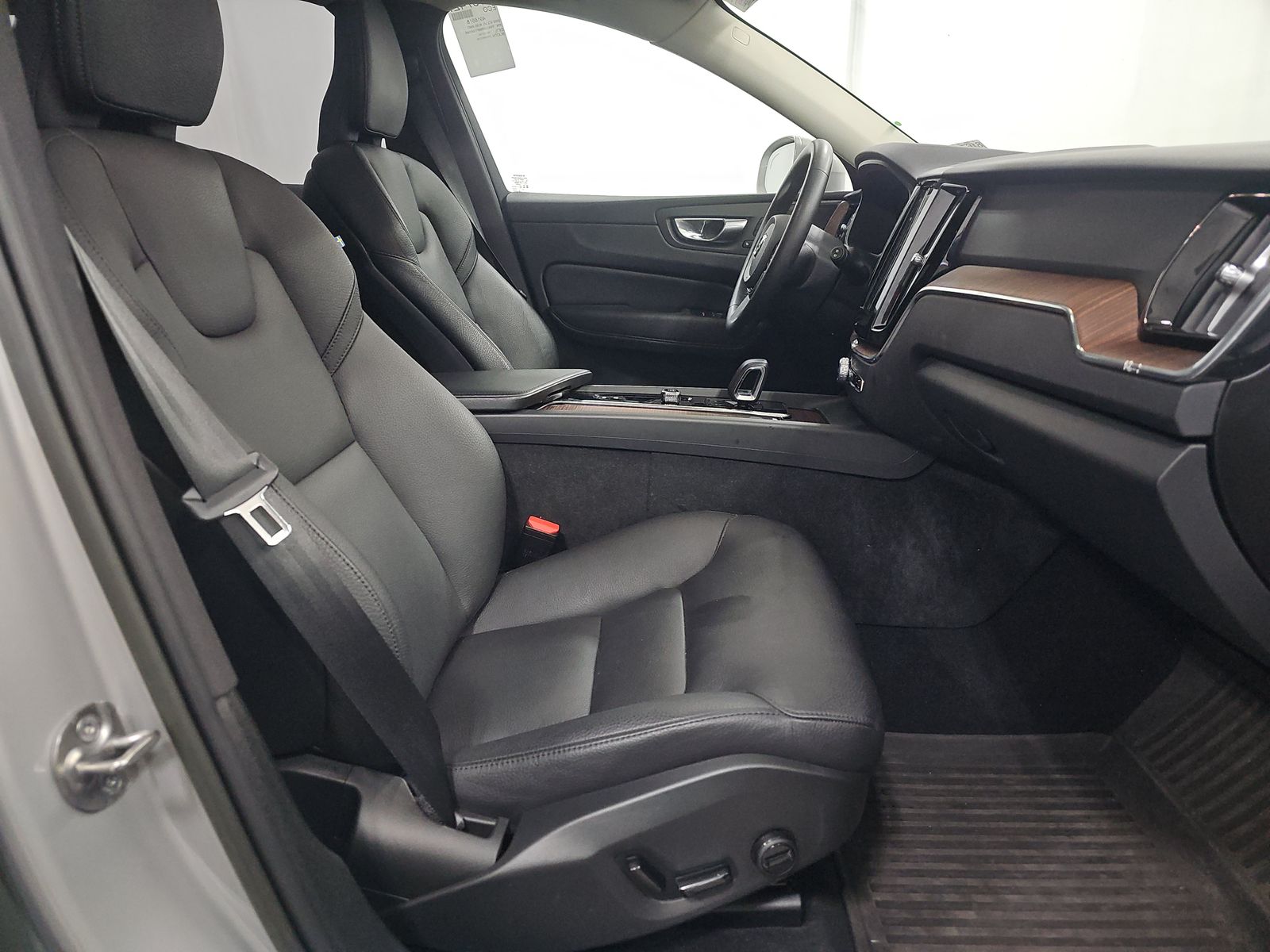 2023 Volvo XC60 B5 Plus AWD