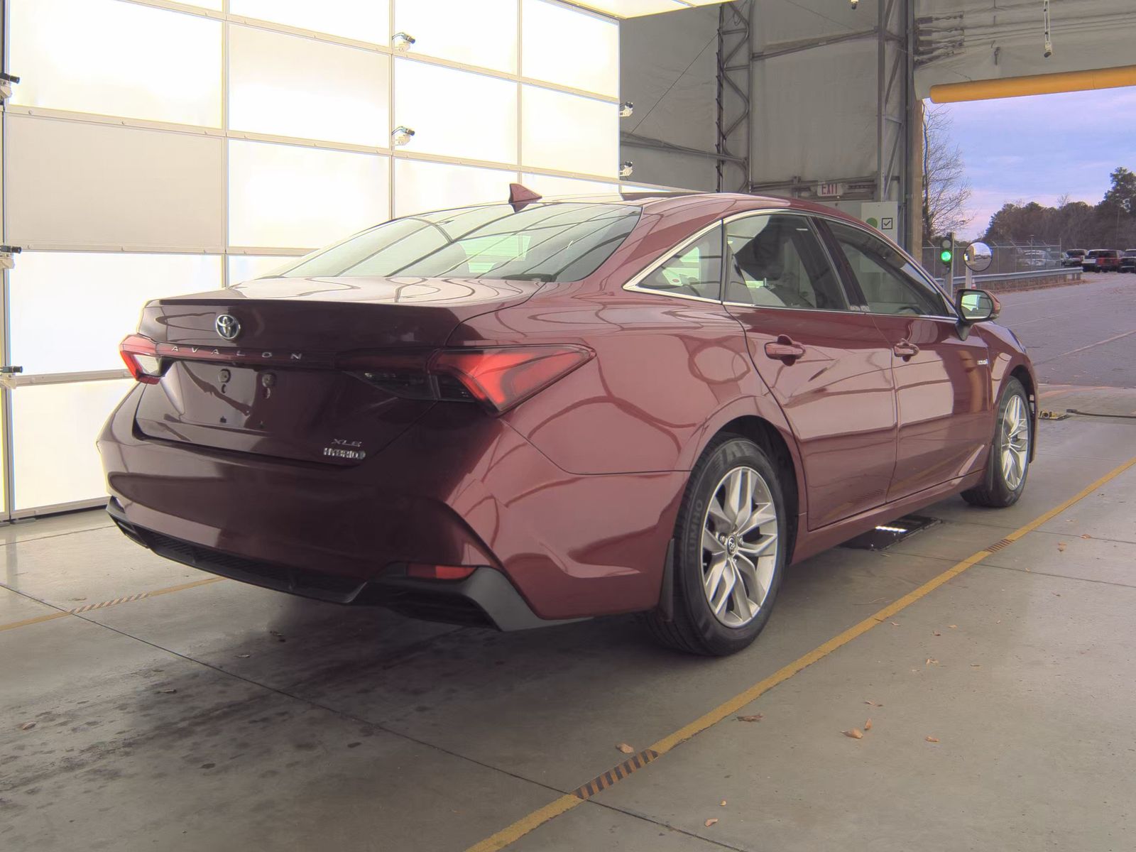 2019 Toyota Avalon Hybrid XLE FWD