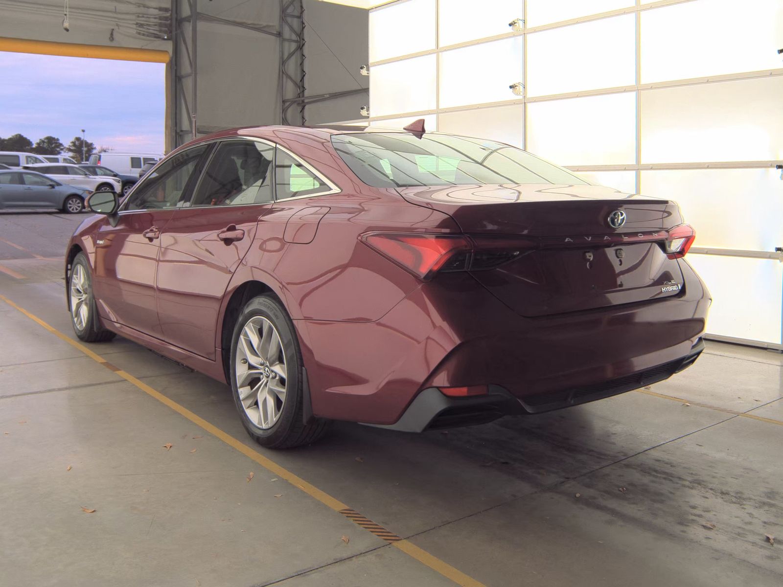 2019 Toyota Avalon Hybrid XLE FWD